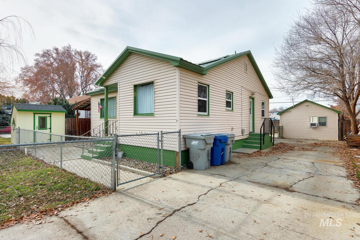 607 S Powerline, Nampa, Idaho 83686, 3 Bedrooms, 1 Bathroom, Residential Income For Sale, Price $525,000, 98969867