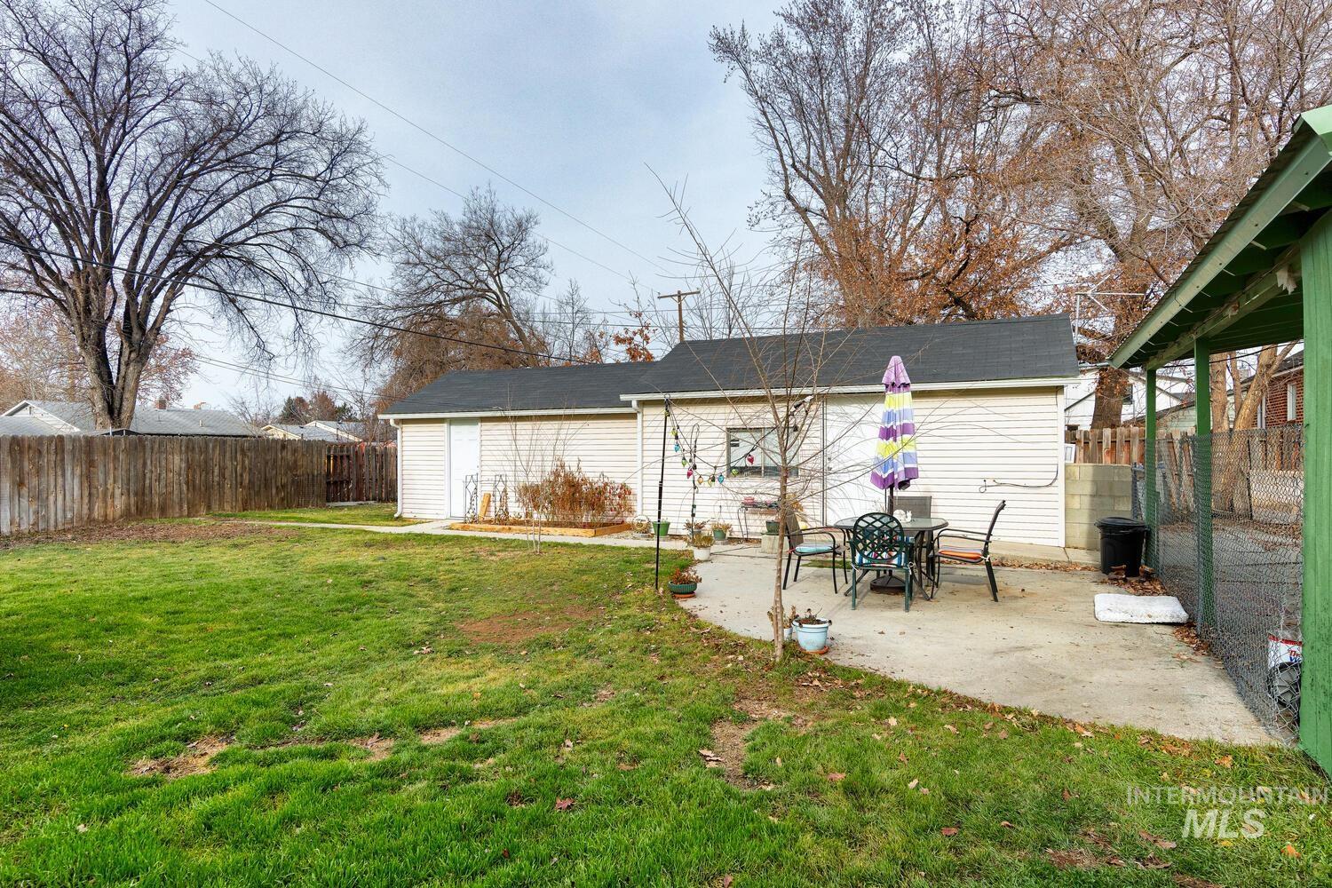 607 S Powerline, Nampa, Idaho 83686, 3 Bedrooms, 1 Bathroom, Residential Income For Sale, Price $525,000, 98969867