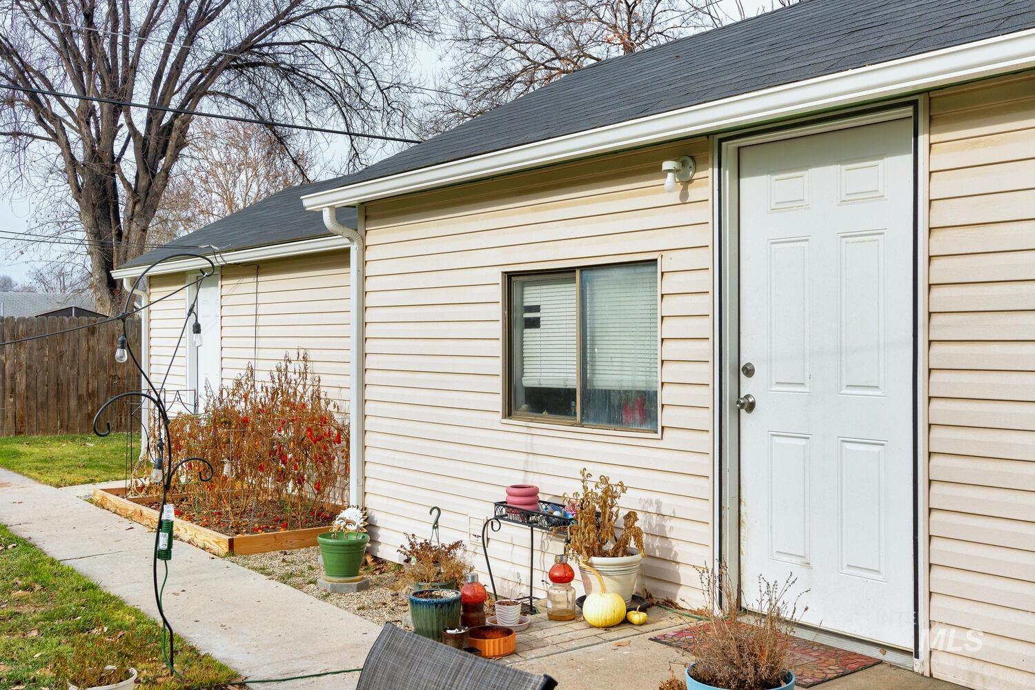 607 S Powerline, Nampa, Idaho 83686, 3 Bedrooms, 1 Bathroom, Residential Income For Sale, Price $525,000, 98969867