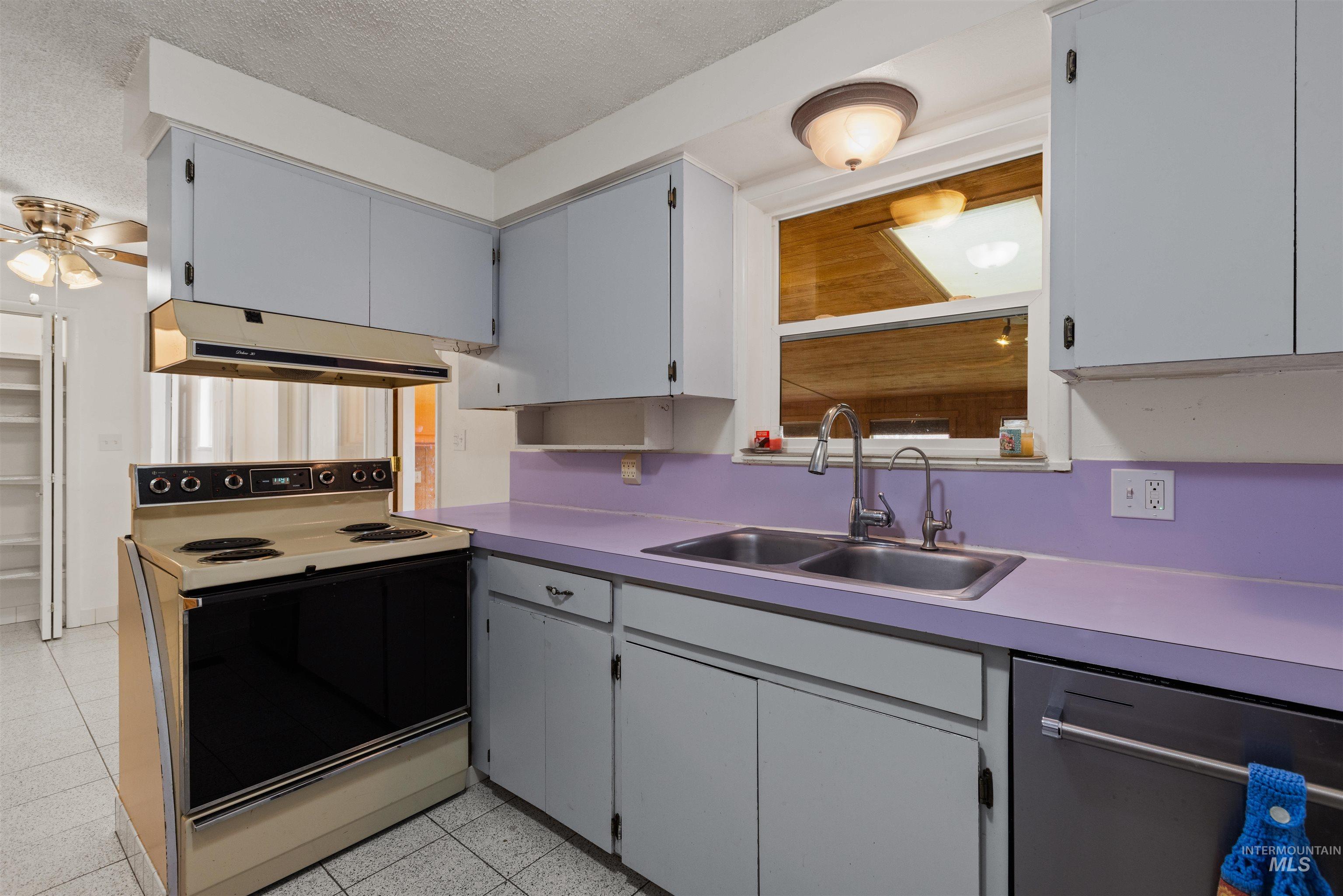 4910 W View Pl, Meridian, Idaho 83642, 3 Bedrooms, 1.5 Bathrooms, Residential For Sale, Price $500,000, 98969878