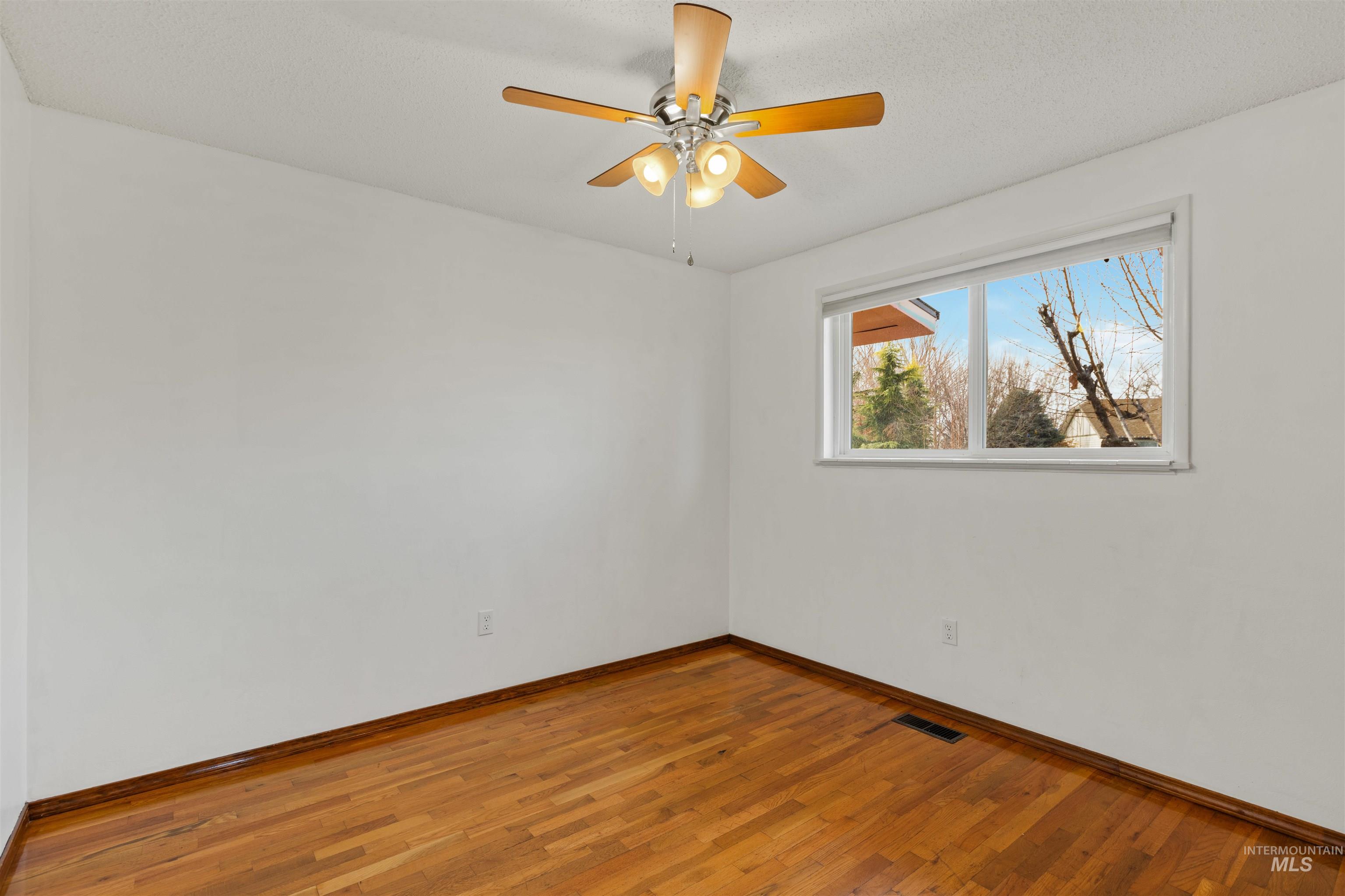 4910 W View Pl, Meridian, Idaho 83642, 3 Bedrooms, 1.5 Bathrooms, Residential For Sale, Price $500,000, 98969878