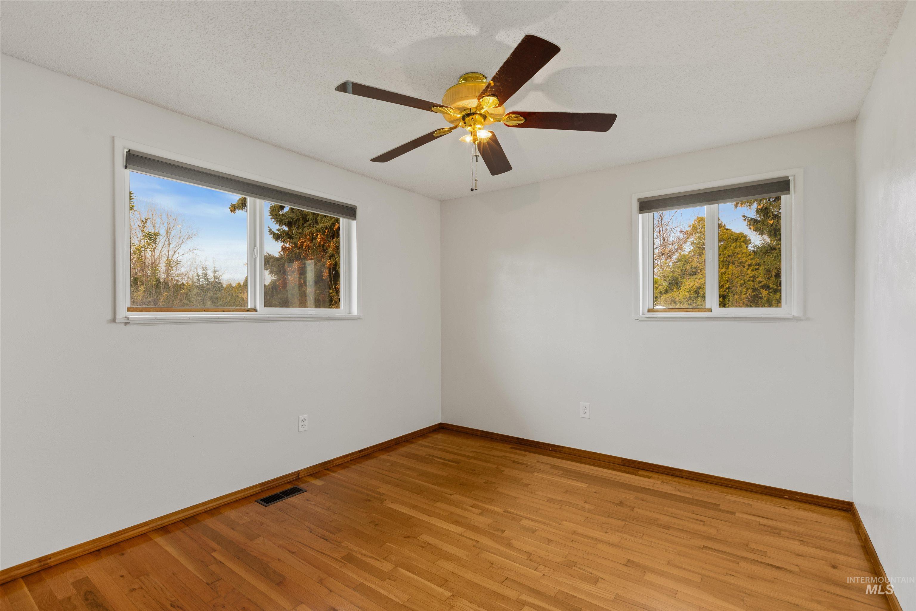 4910 W View Pl, Meridian, Idaho 83642, 3 Bedrooms, 1.5 Bathrooms, Residential For Sale, Price $500,000, 98969878