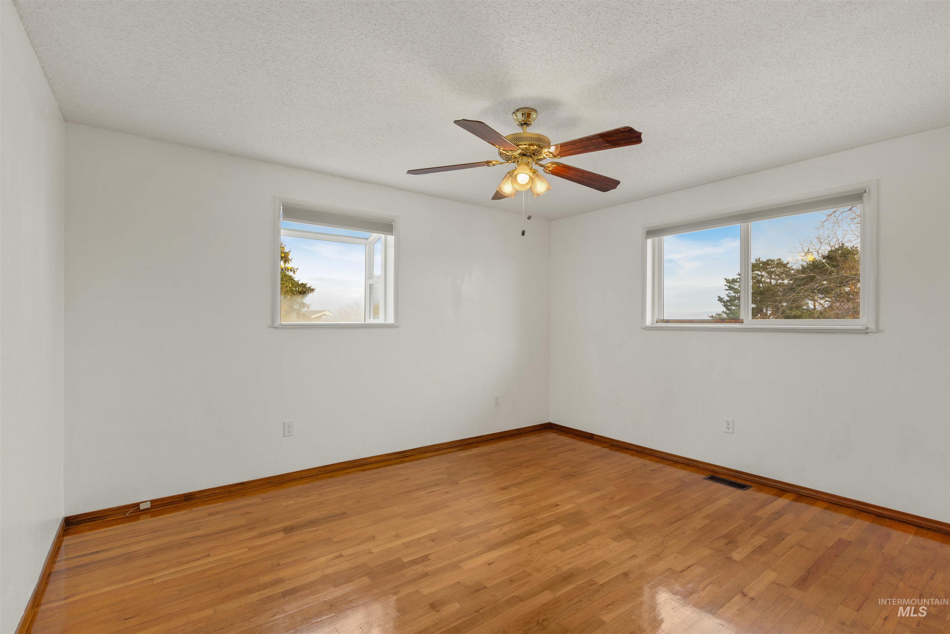 4910 W View Pl, Meridian, Idaho 83642, 3 Bedrooms, 1.5 Bathrooms, Residential For Sale, Price $500,000, 98969878