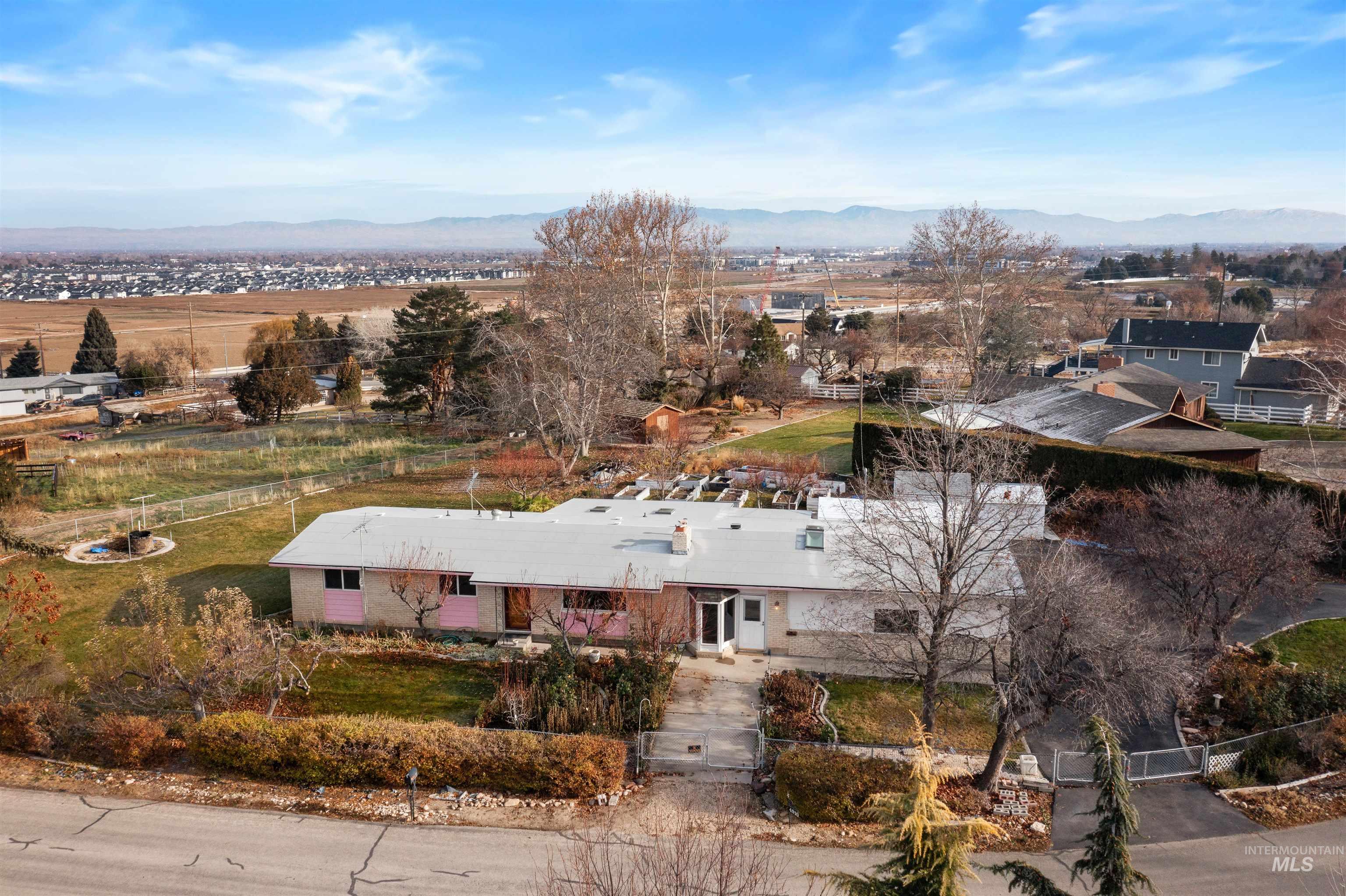 4910 W View Pl, Meridian, Idaho 83642, 3 Bedrooms, 1.5 Bathrooms, Residential For Sale, Price $500,000, 98969878