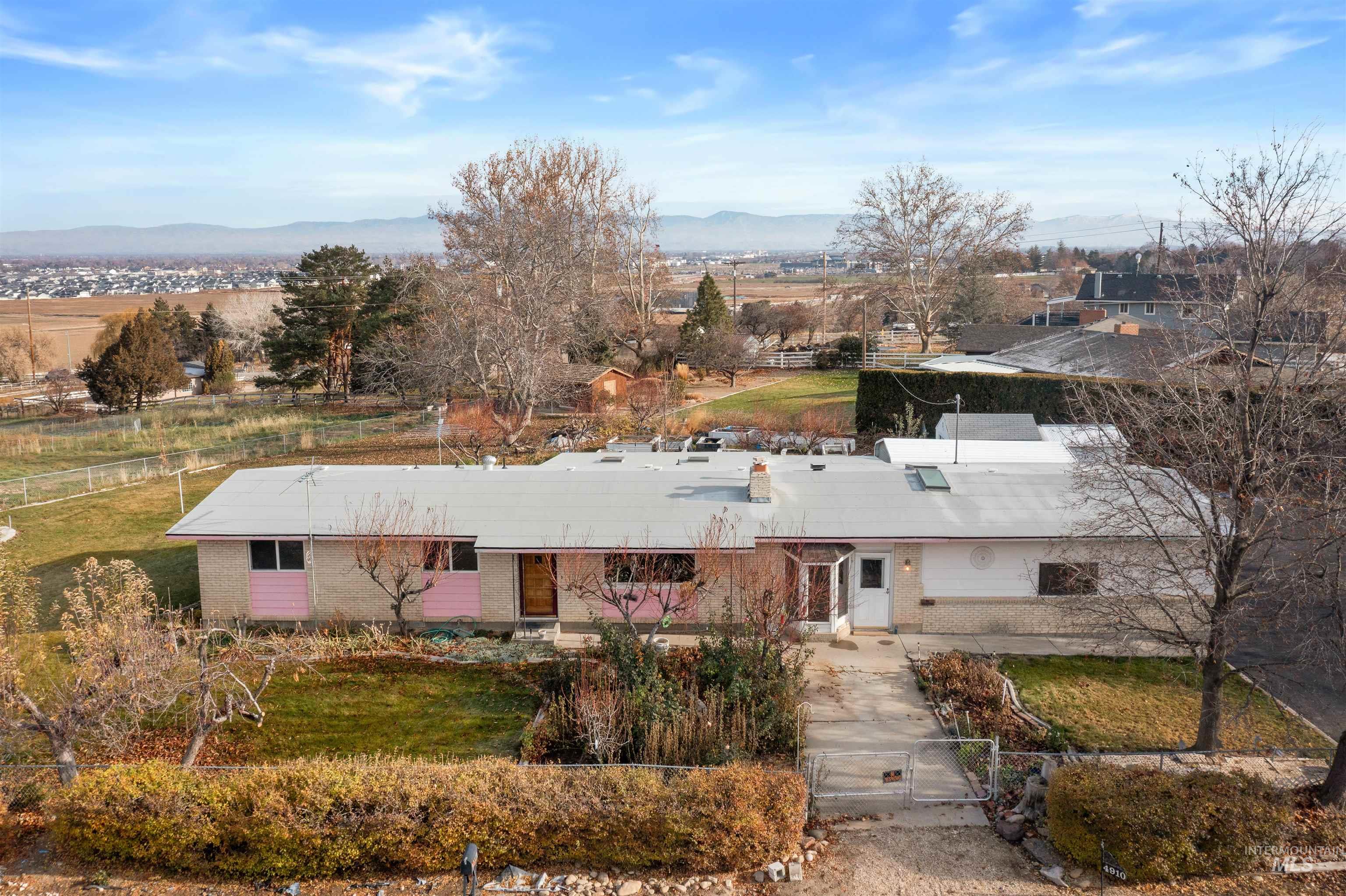 4910 W View Pl, Meridian, Idaho 83642, 3 Bedrooms, 1.5 Bathrooms, Residential For Sale, Price $500,000, 98969878