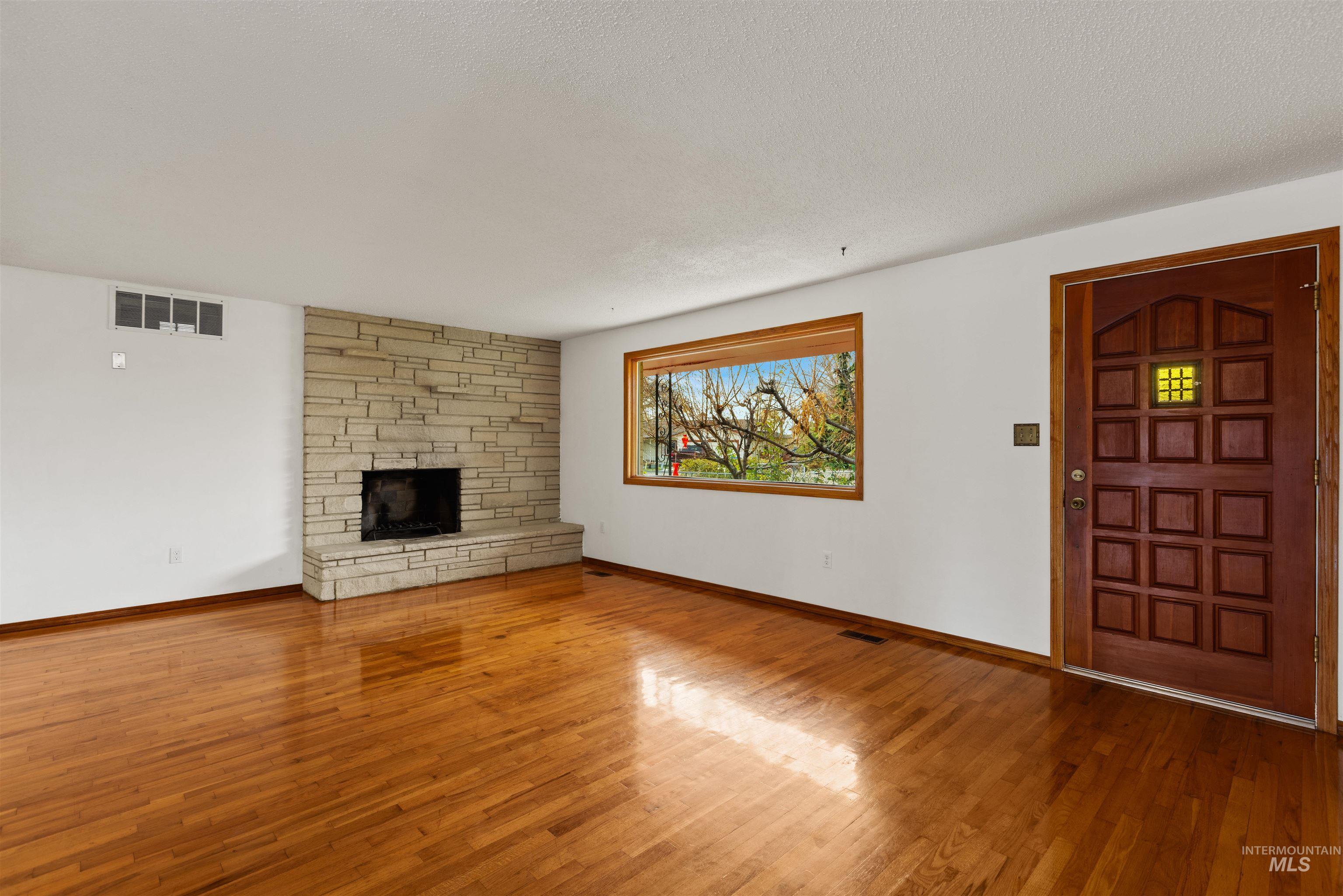 4910 W View Pl, Meridian, Idaho 83642, 3 Bedrooms, 1.5 Bathrooms, Residential For Sale, Price $500,000, 98969878