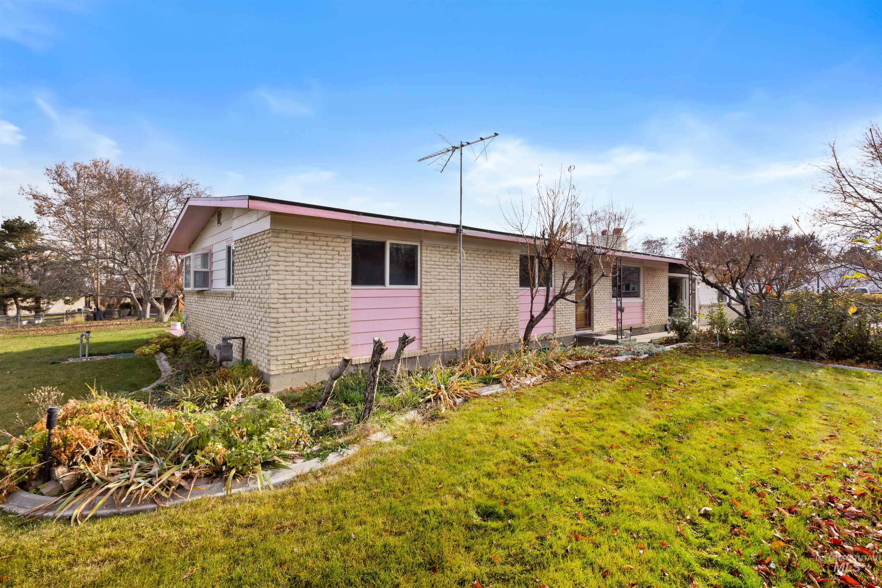 4910 W View Pl, Meridian, Idaho 83642, 3 Bedrooms, 1.5 Bathrooms, Residential For Sale, Price $500,000, 98969878