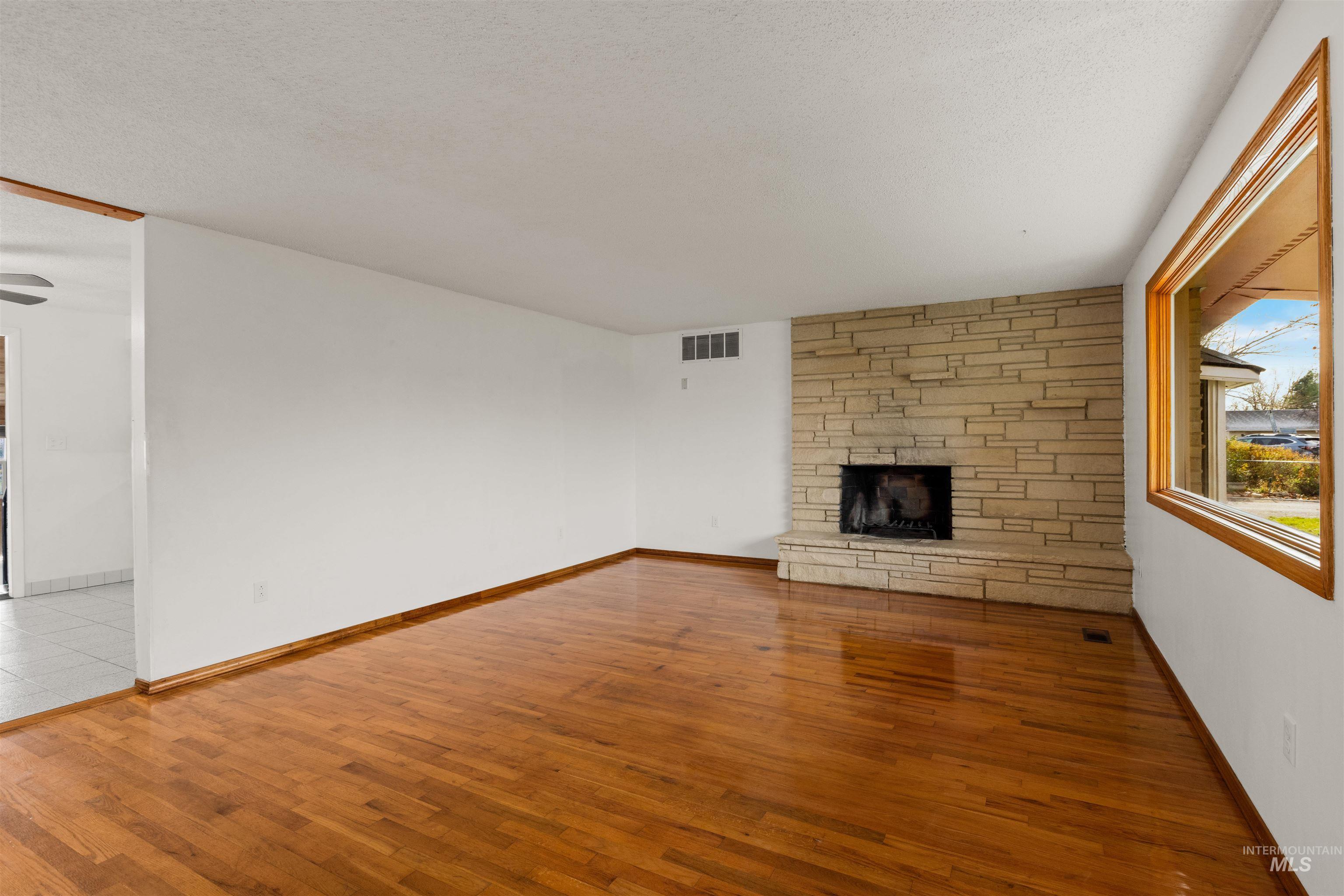 4910 W View Pl, Meridian, Idaho 83642, 3 Bedrooms, 1.5 Bathrooms, Residential For Sale, Price $500,000, 98969878