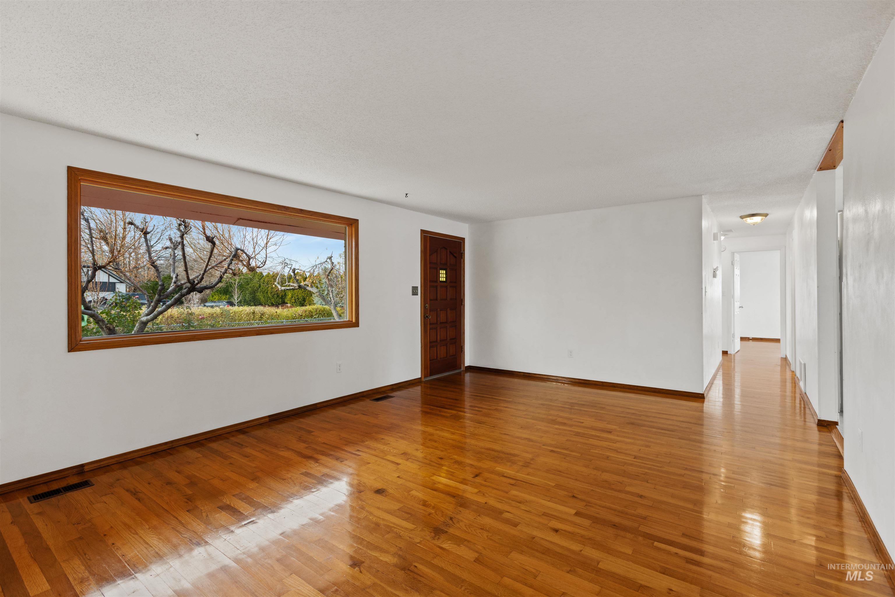 4910 W View Pl, Meridian, Idaho 83642, 3 Bedrooms, 1.5 Bathrooms, Residential For Sale, Price $500,000, 98969878