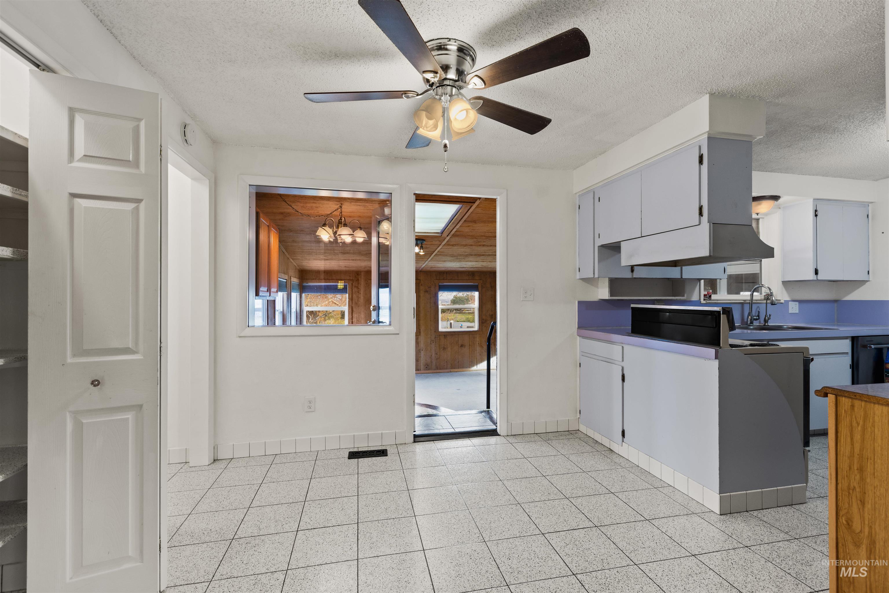 4910 W View Pl, Meridian, Idaho 83642, 3 Bedrooms, 1.5 Bathrooms, Residential For Sale, Price $500,000, 98969878