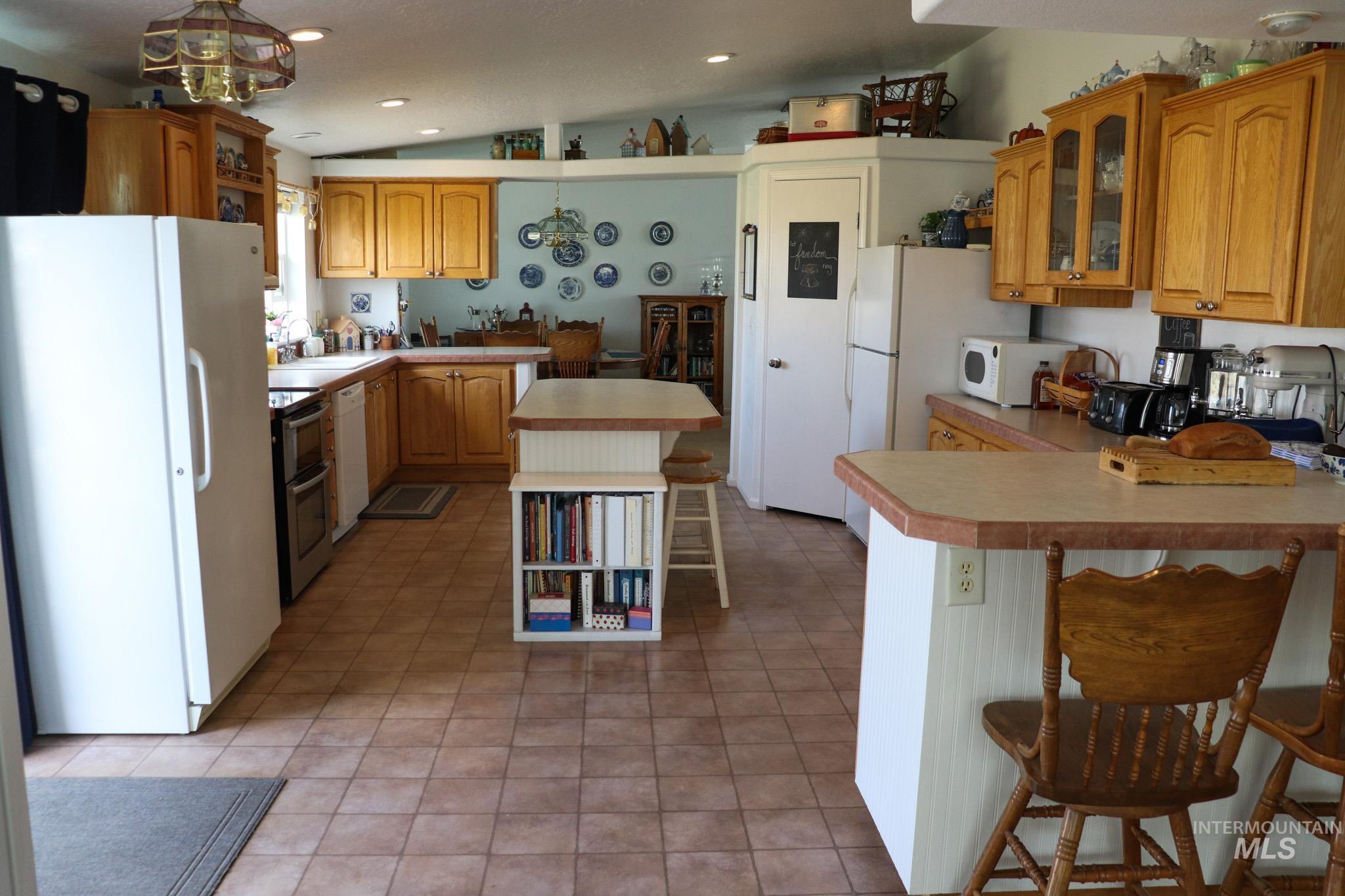 2385 Airport Road, Emmett, Idaho 83617, 3 Bedrooms, 2 Bathrooms, Residential For Sale, Price $2,598,000, 98969906