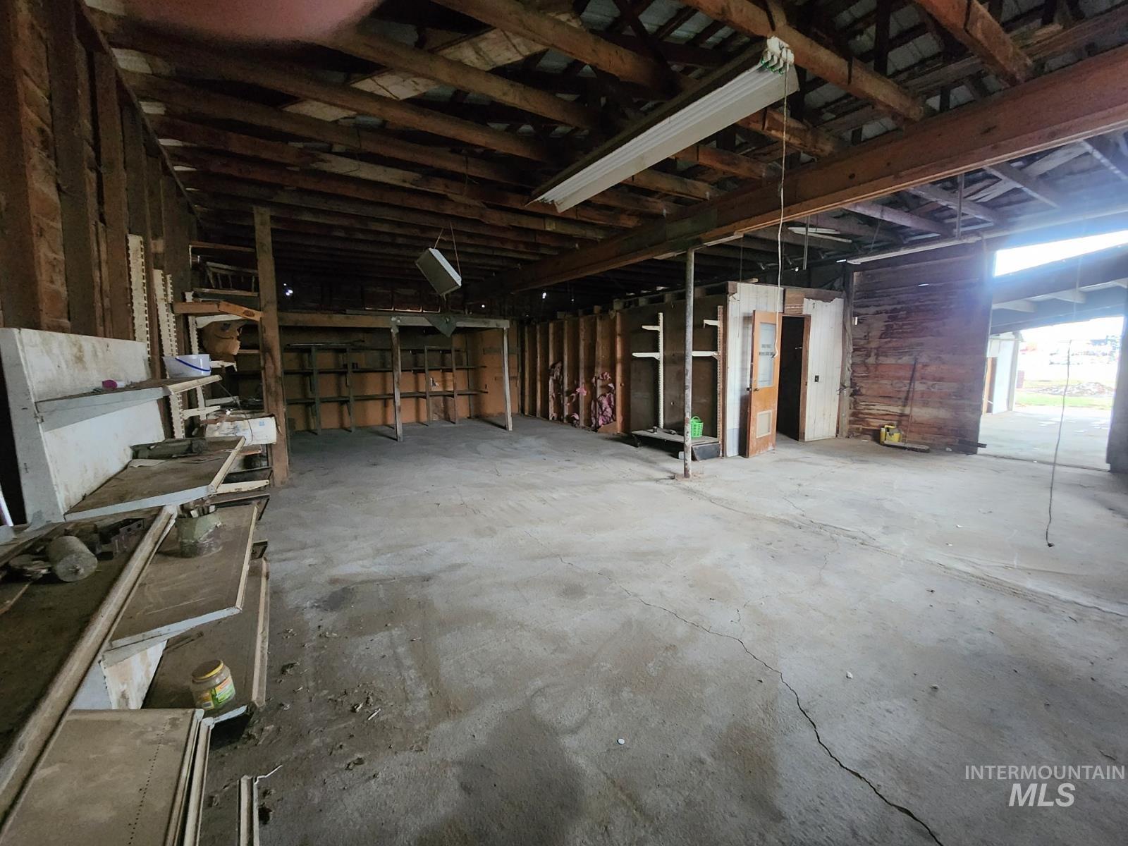 Miscellaneous room with concrete flooring