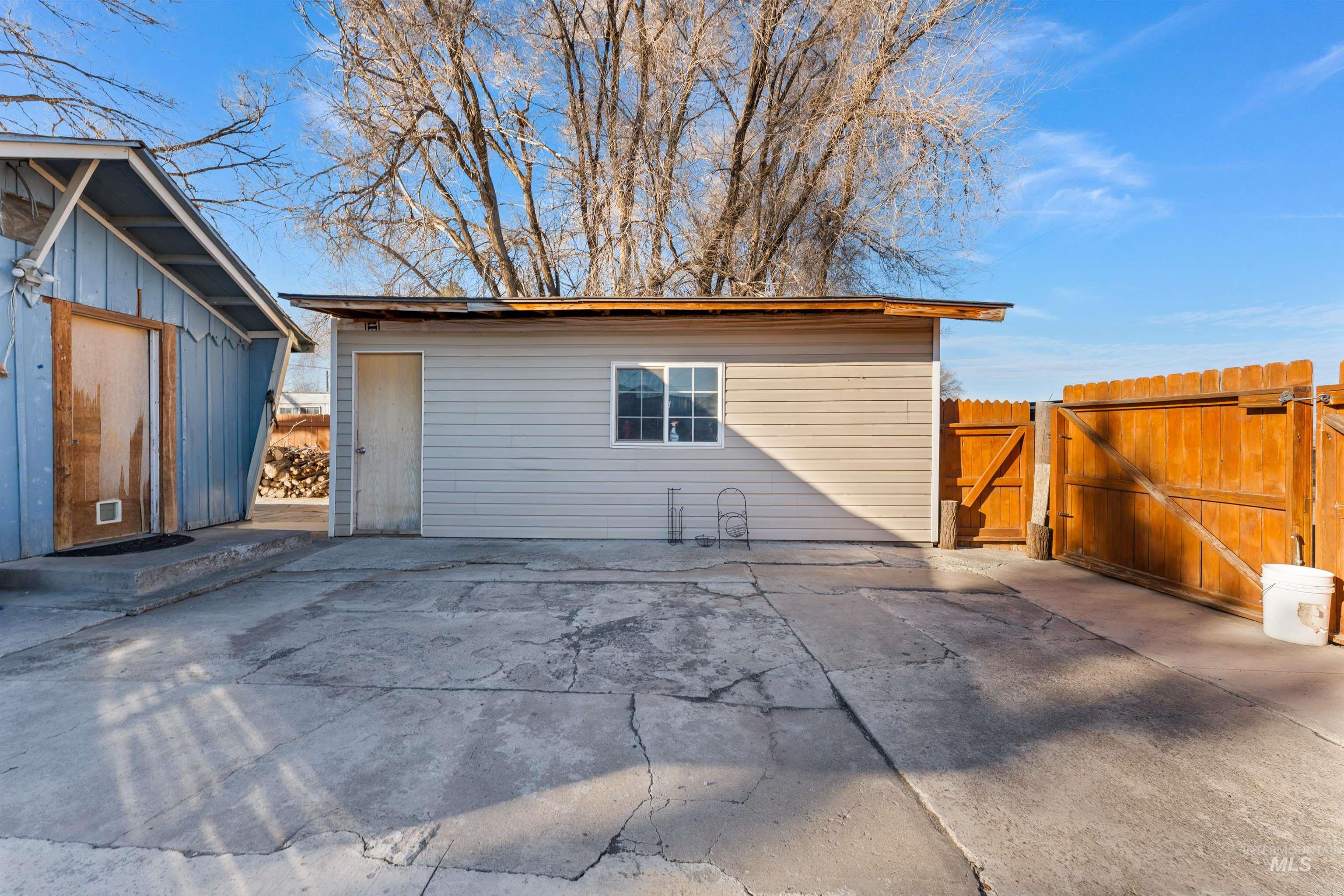 Garage featuring a gate