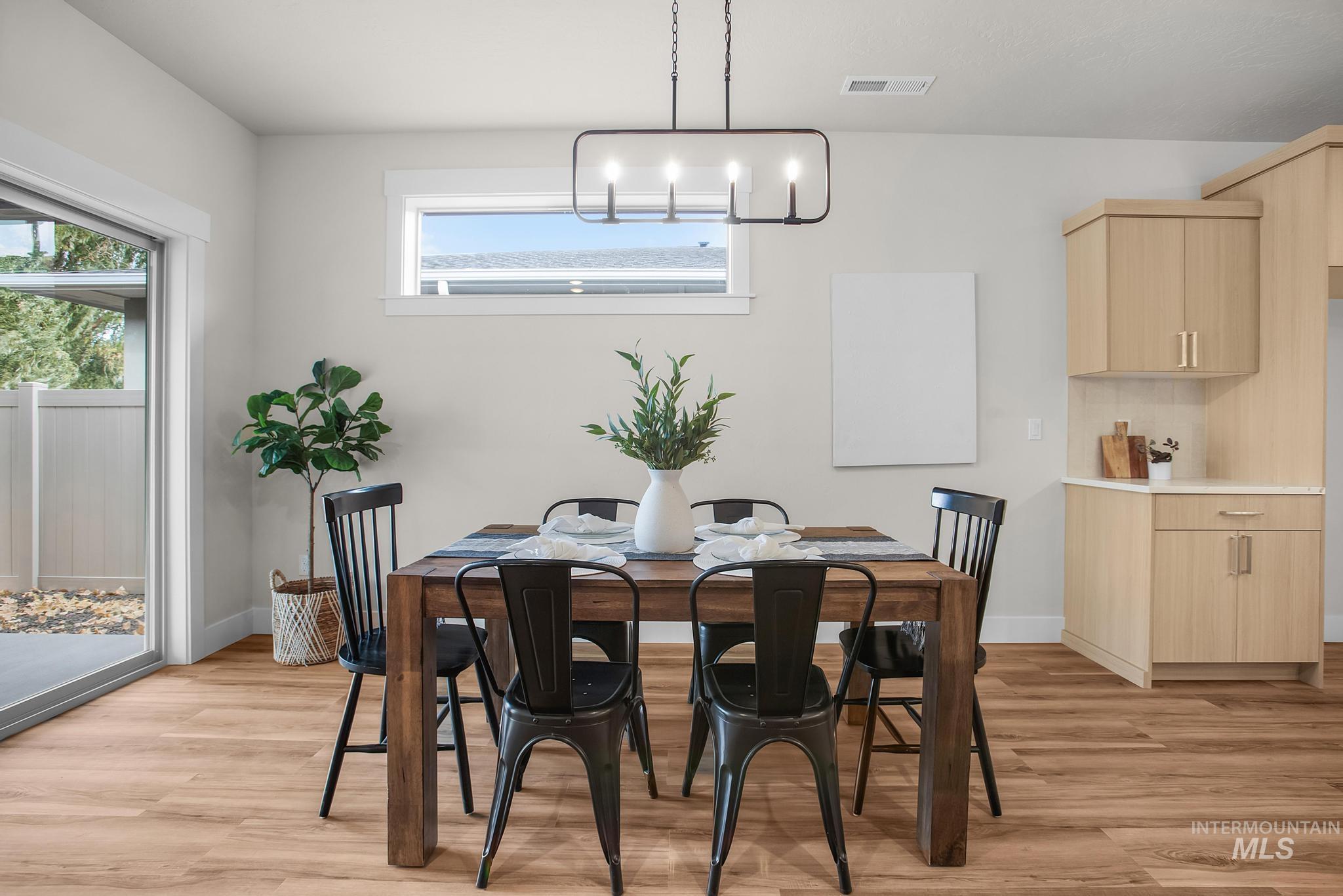 1696 E Grayson st, Meridian, Idaho 83742, 3 Bedrooms, 2 Bathrooms, Residential For Sale, Price $558,900, 98969918