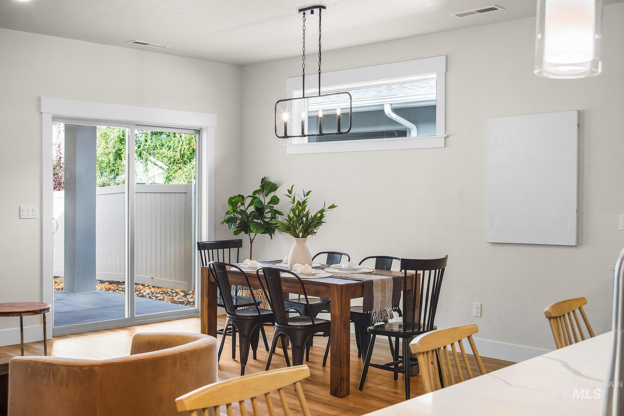 1696 E Grayson st, Meridian, Idaho 83742, 3 Bedrooms, 2 Bathrooms, Residential For Sale, Price $558,900, 98969918