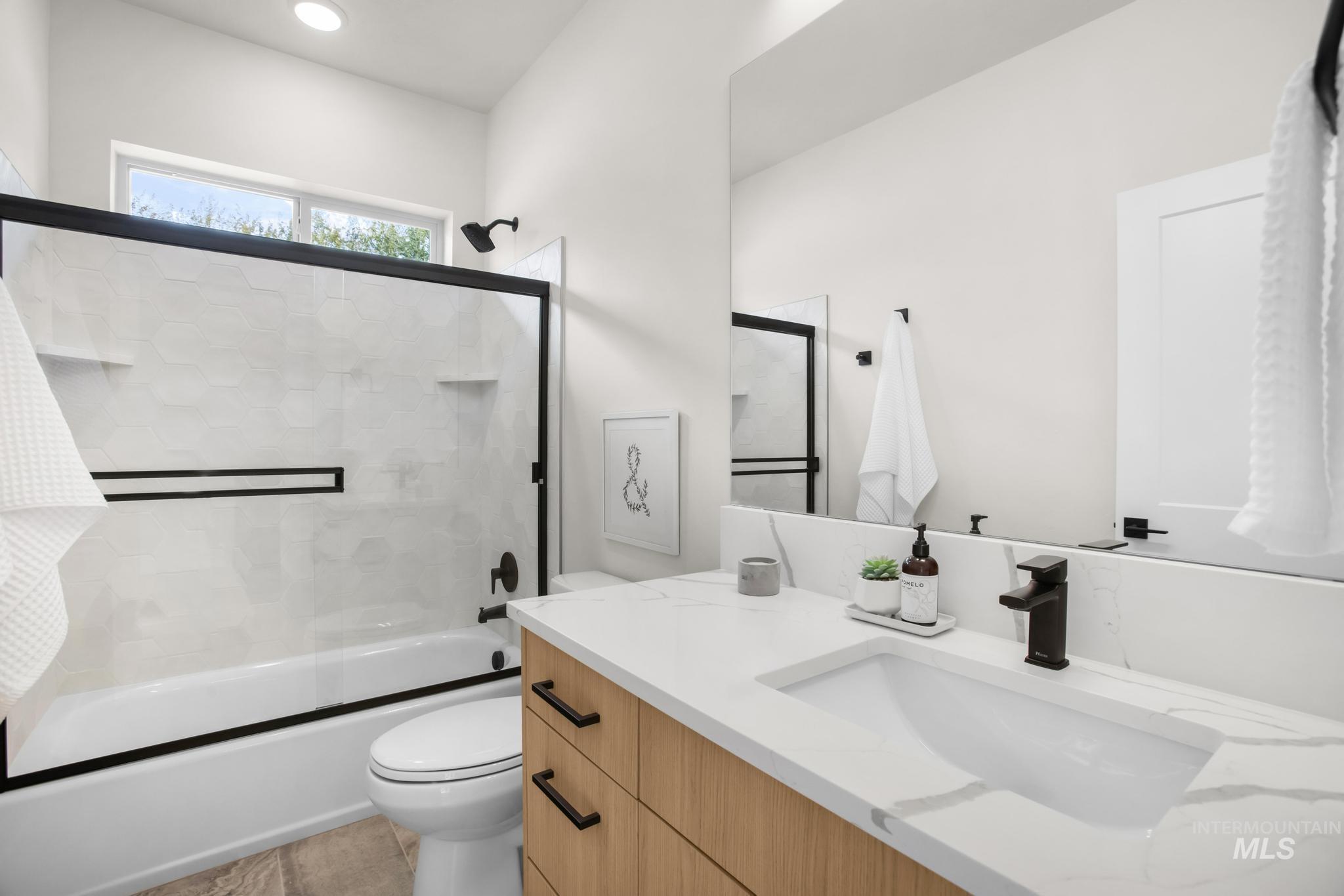 1696 E Grayson st, Meridian, Idaho 83742, 3 Bedrooms, 2 Bathrooms, Residential For Sale, Price $558,900, 98969918