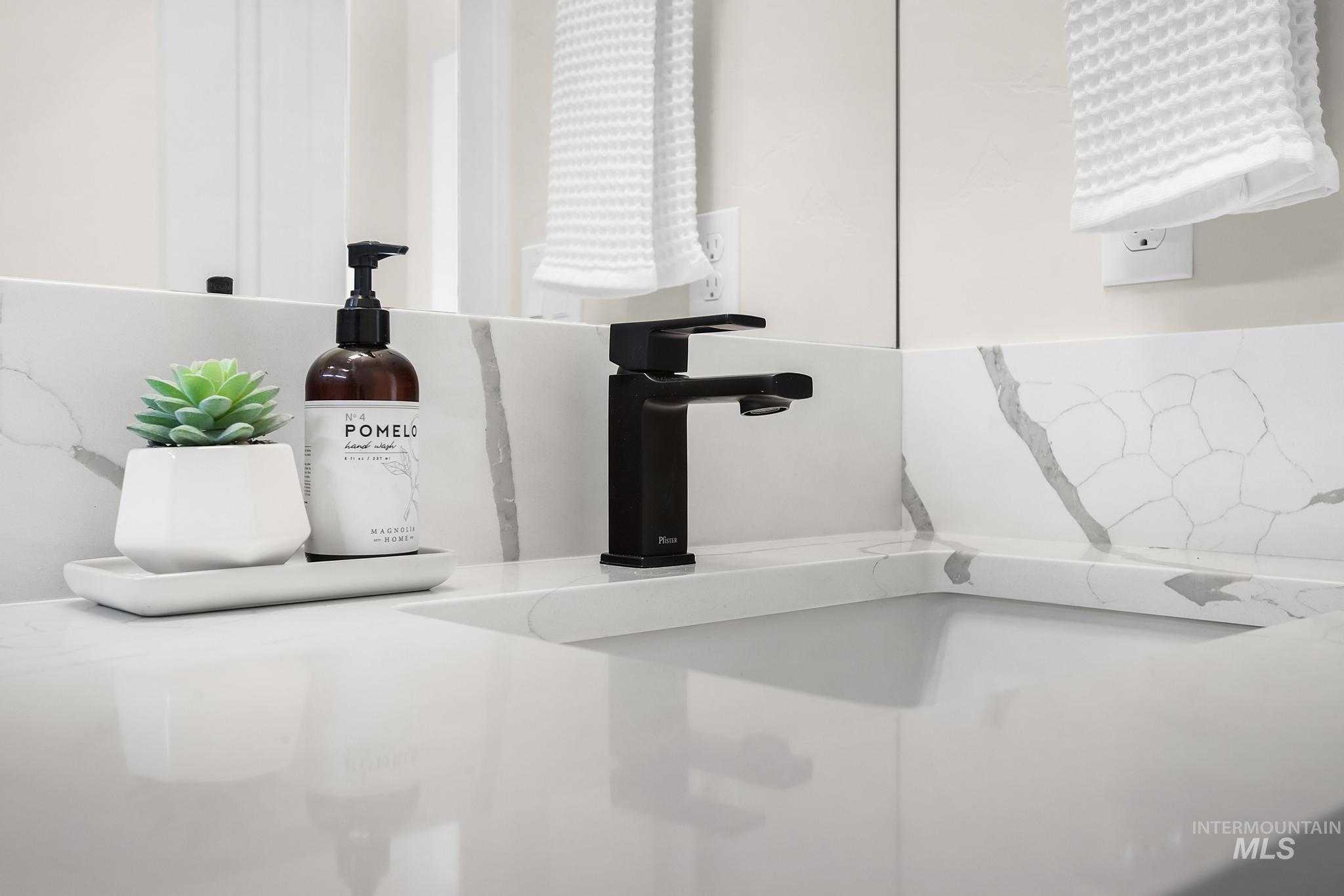 1696 E Grayson st, Meridian, Idaho 83742, 3 Bedrooms, 2 Bathrooms, Residential For Sale, Price $558,900, 98969918