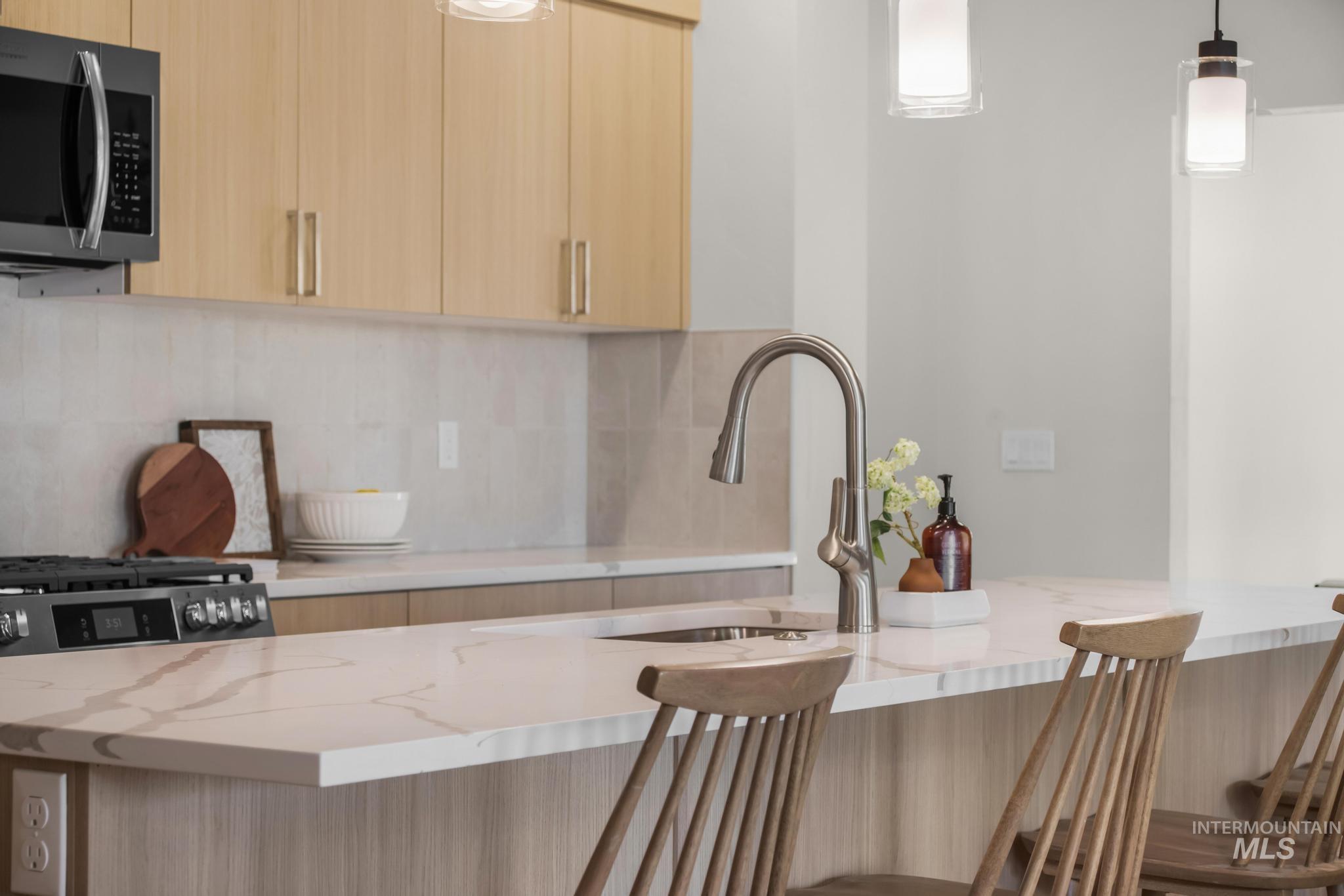 1696 E Grayson st, Meridian, Idaho 83742, 3 Bedrooms, 2 Bathrooms, Residential For Sale, Price $558,900, 98969918