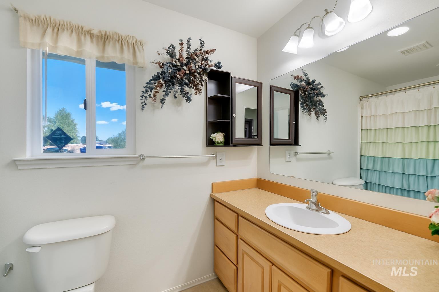 577 Hunter, Twin Falls, Idaho 83301, 4 Bedrooms, 2.5 Bathrooms, Residential For Sale, Price $355,000, 98969923