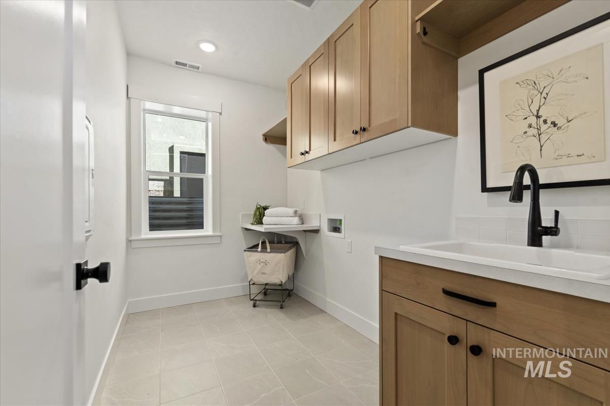 3541 E Warm Springs Ave, Boise, Idaho 83716, 3 Bedrooms, 2.5 Bathrooms, Residential For Sale, Price $889,900,MLS 98969925