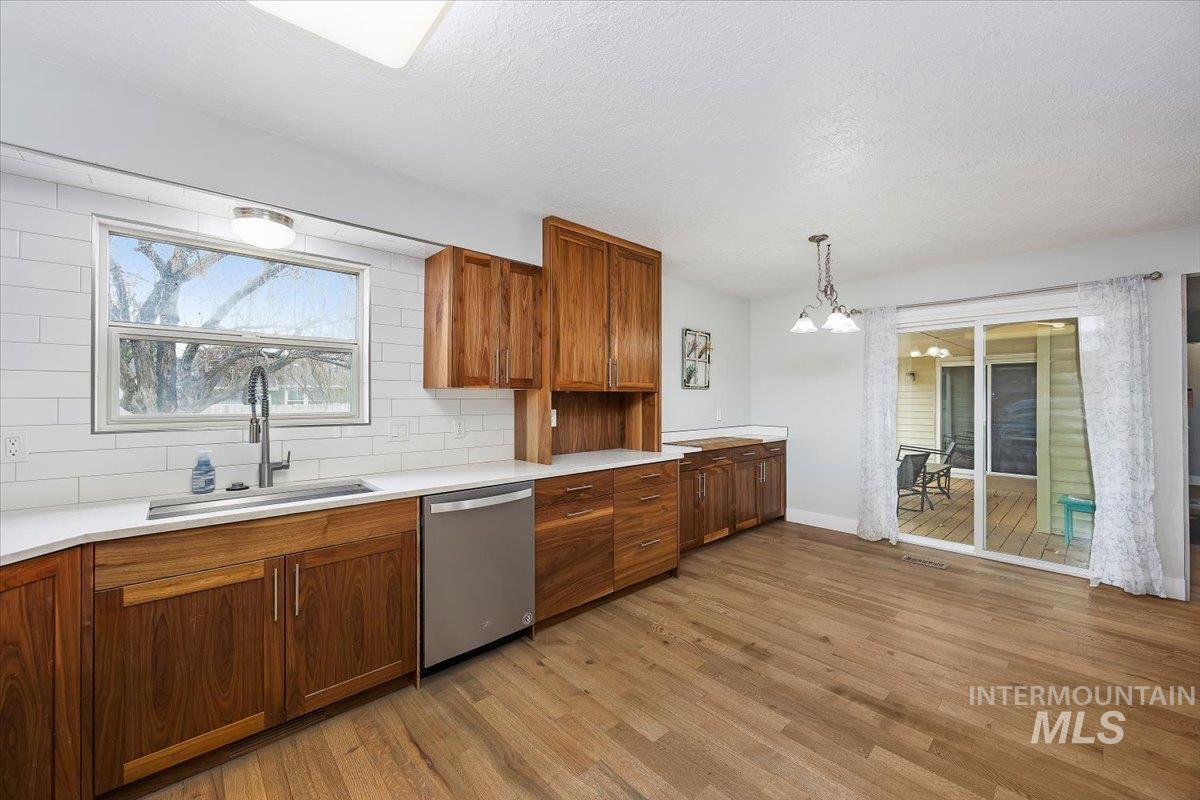 738 Aspenwood Lane, Twin Falls, Idaho 83301, 3 Bedrooms, 2 Bathrooms, Residential For Sale, Price $390,000, 98969933