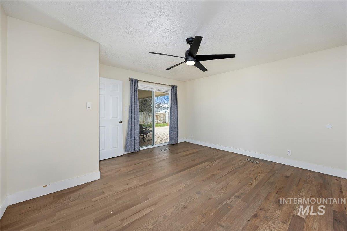 738 Aspenwood Lane, Twin Falls, Idaho 83301, 3 Bedrooms, 2 Bathrooms, Residential For Sale, Price $390,000, 98969933