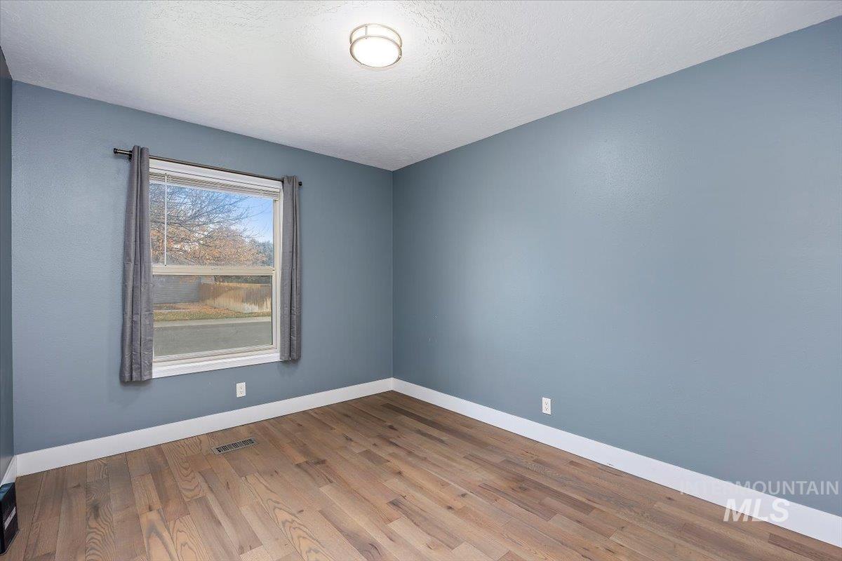 738 Aspenwood Lane, Twin Falls, Idaho 83301, 3 Bedrooms, 2 Bathrooms, Residential For Sale, Price $390,000, 98969933