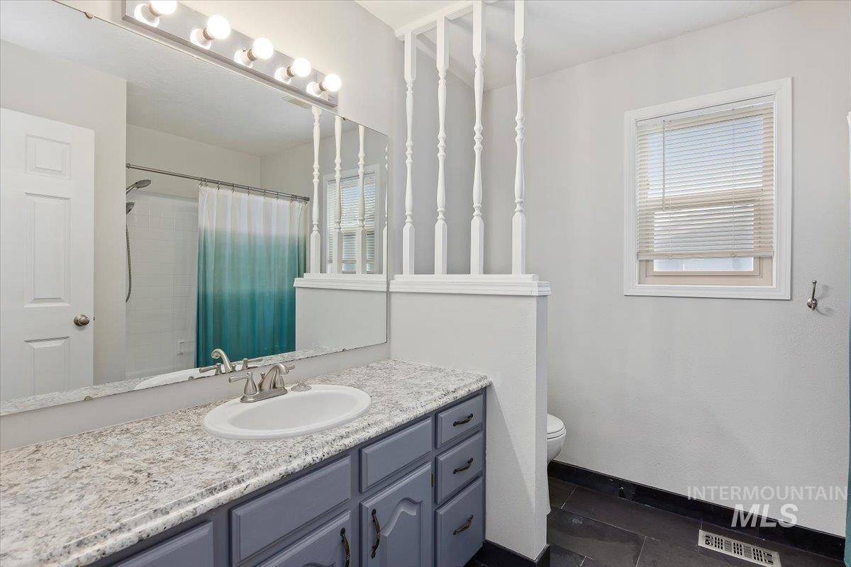 738 Aspenwood Lane, Twin Falls, Idaho 83301, 3 Bedrooms, 2 Bathrooms, Residential For Sale, Price $390,000, 98969933