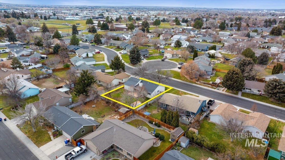 738 Aspenwood Lane, Twin Falls, Idaho 83301, 3 Bedrooms, 2 Bathrooms, Residential For Sale, Price $390,000, 98969933