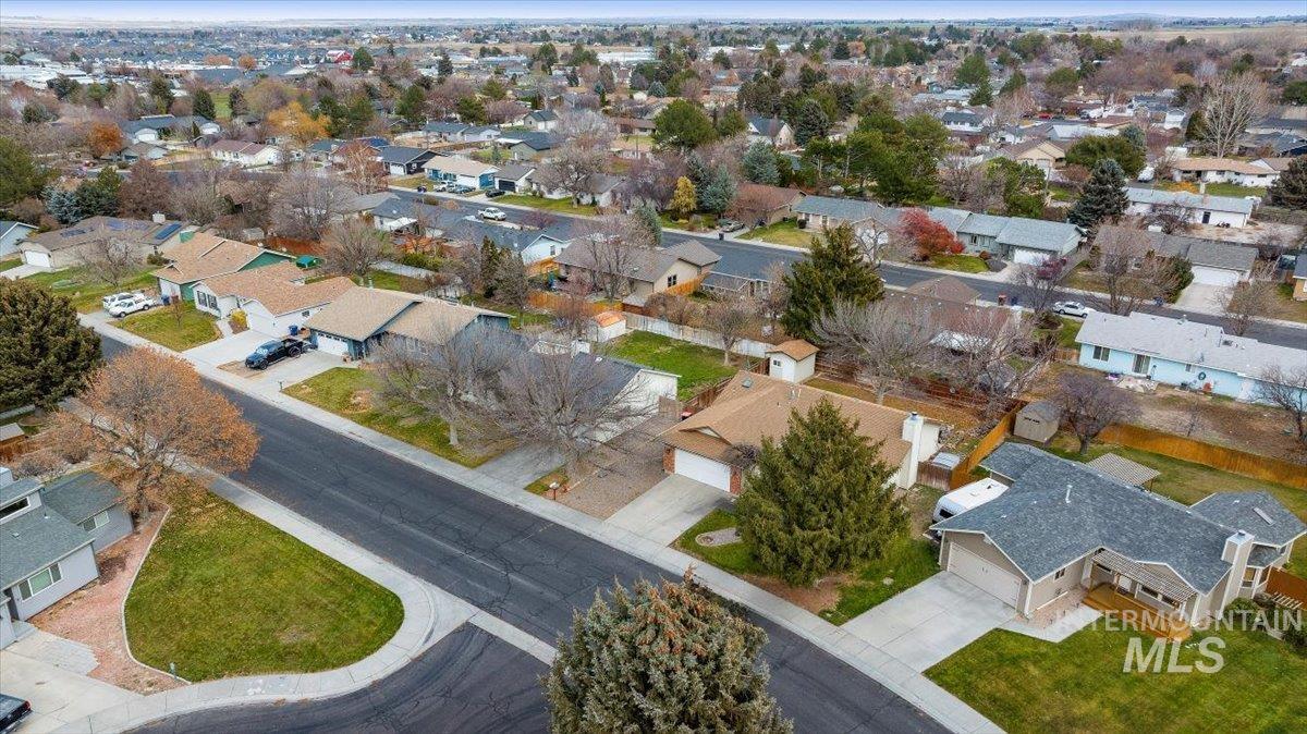 738 Aspenwood Lane, Twin Falls, Idaho 83301, 3 Bedrooms, 2 Bathrooms, Residential For Sale, Price $390,000, 98969933