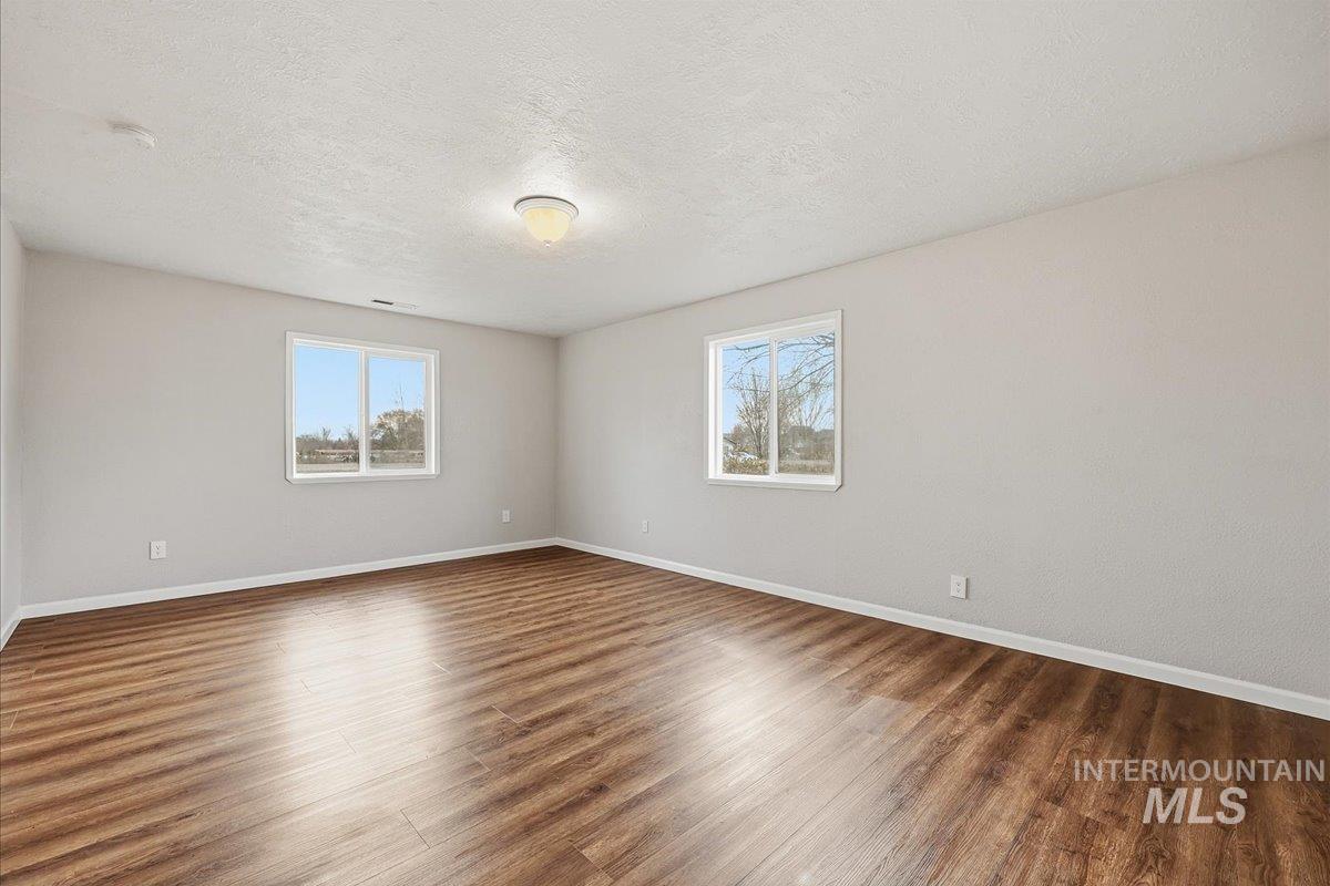 14 x 19 Master  with parlor space