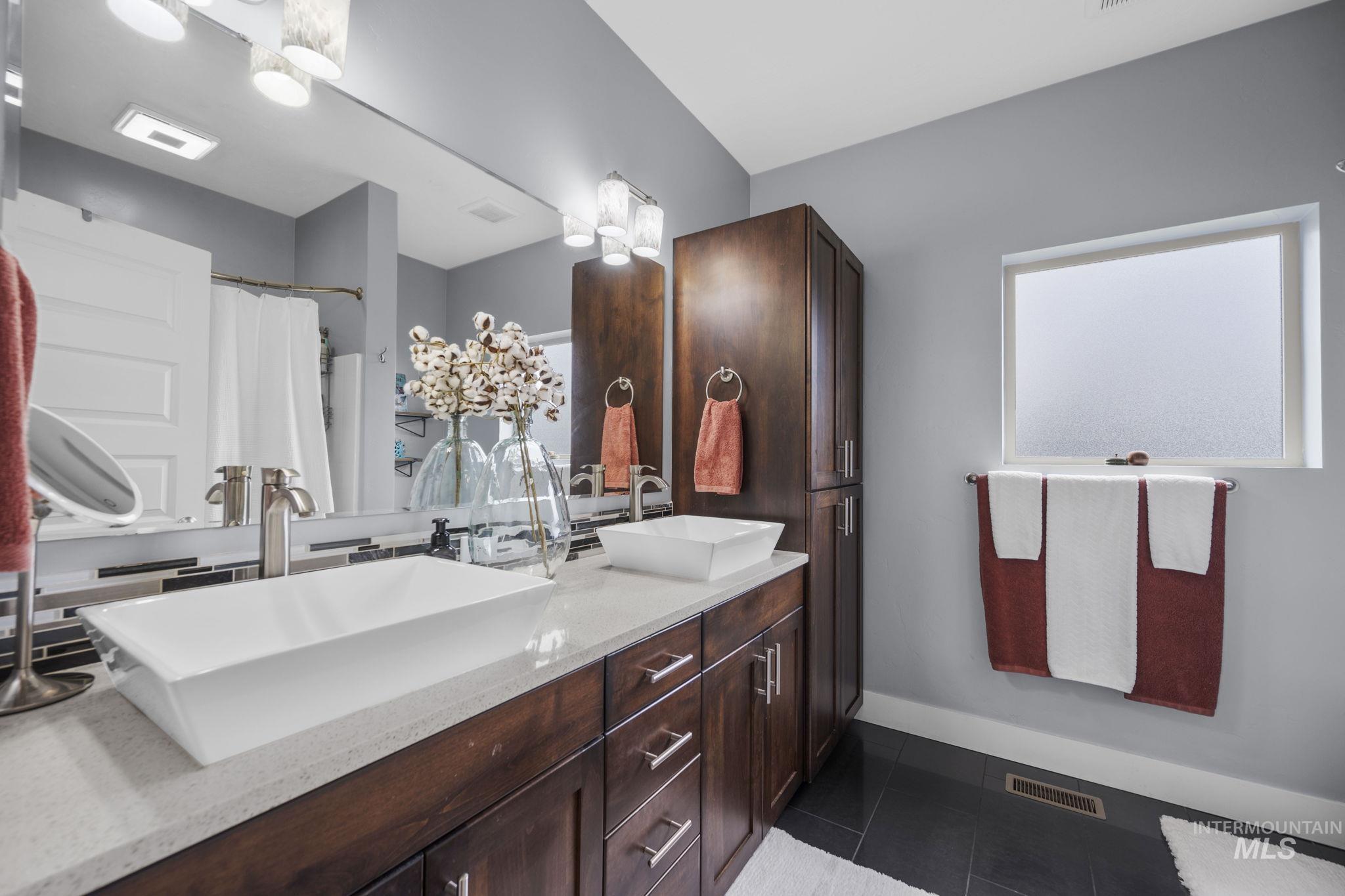 1634 W Wright Street, Boise, Idaho 83705, 3 Bedrooms, 2.5 Bathrooms, Residential For Sale, Price $659,000, 98969954