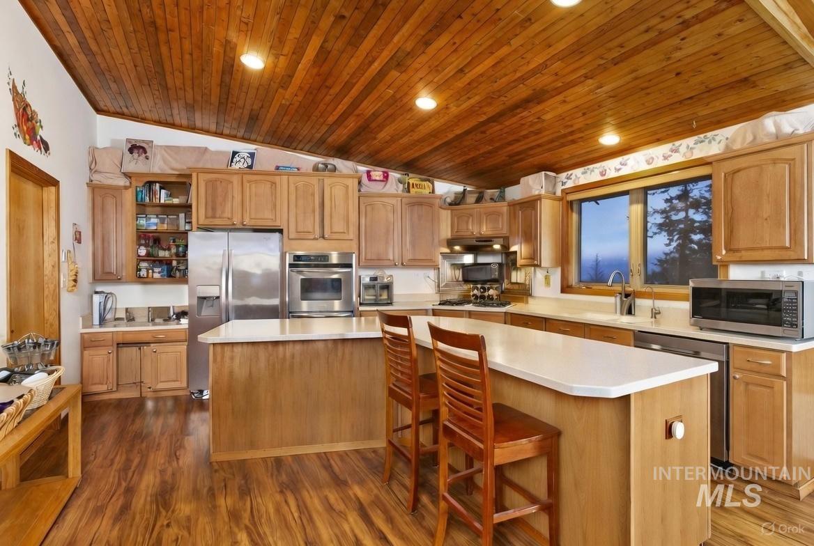 325 Wambli Wahohpi, Cocolalla, Idaho 83809-0000, 3 Bedrooms, 3 Bathrooms, Residential For Sale, Price $1,395,000,MLS 98969967