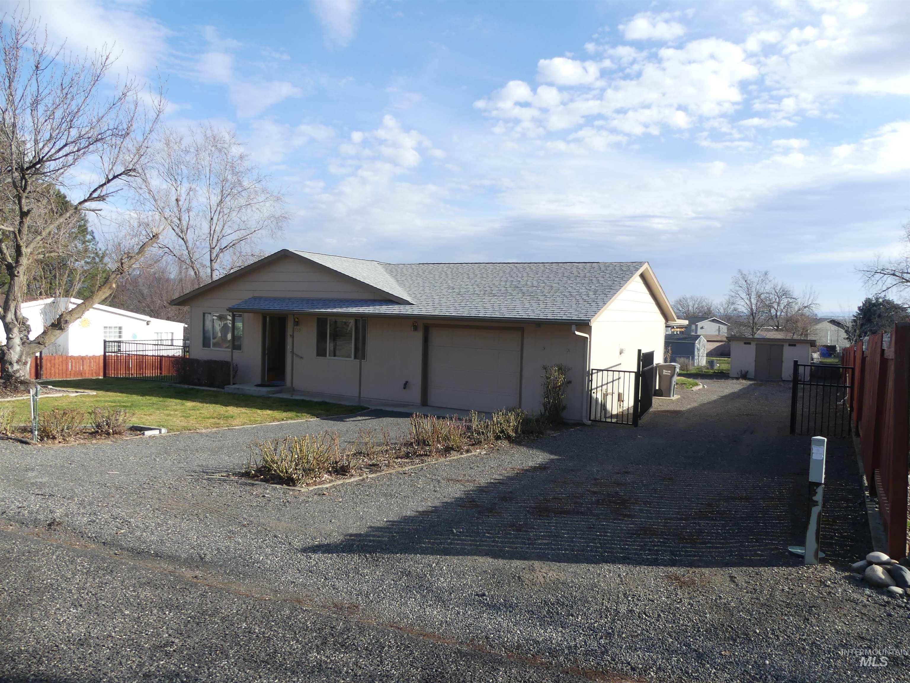 2733 Rainier St, Clarkston, Washington 99403, 2 Bedrooms, 2 Bathrooms, Residential For Sale, Price $350,000, 98969970