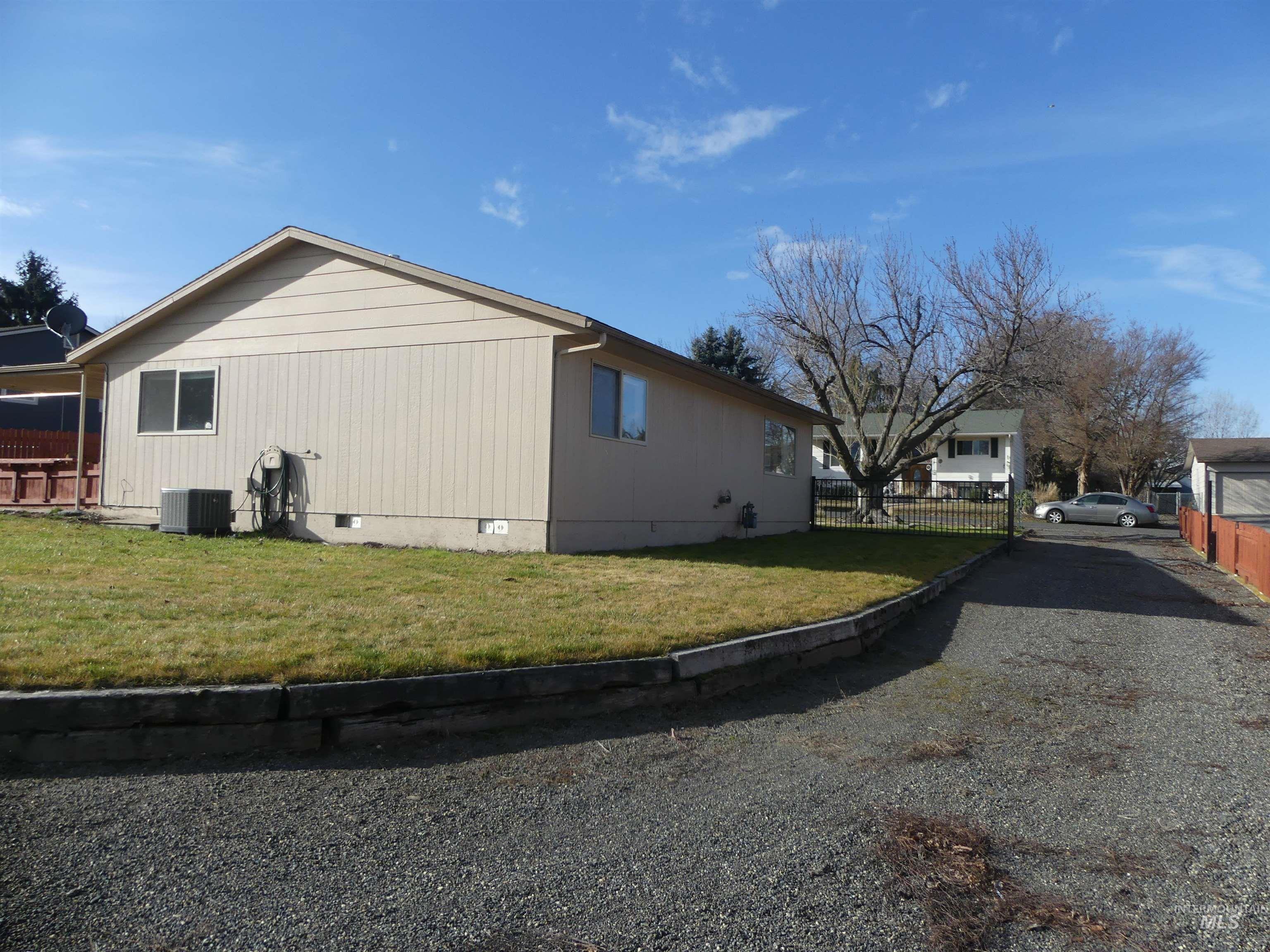 2733 Rainier St, Clarkston, Washington 99403, 2 Bedrooms, 2 Bathrooms, Residential For Sale, Price $350,000,MLS 98969970