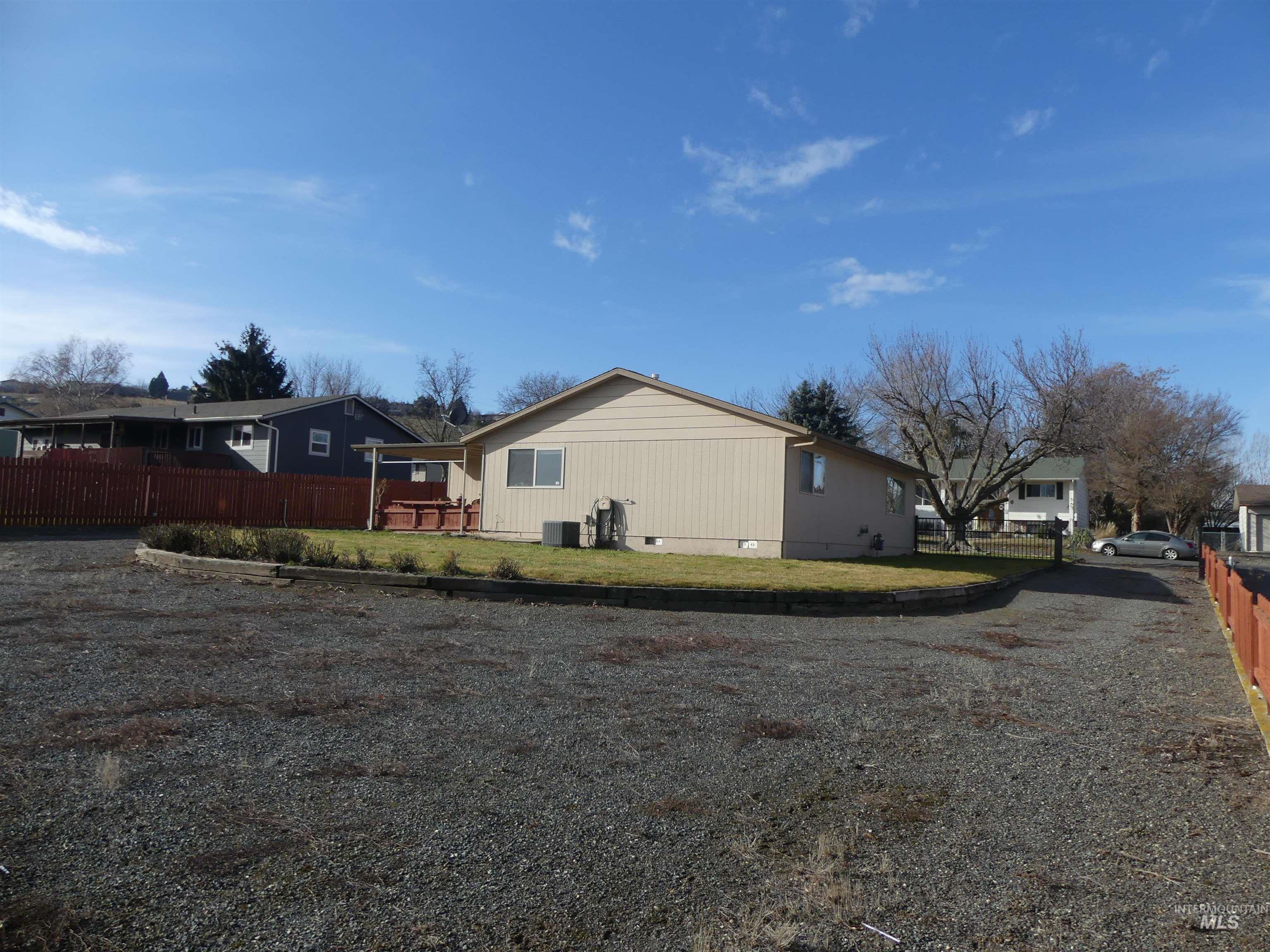 2733 Rainier St, Clarkston, Washington 99403, 2 Bedrooms, 2 Bathrooms, Residential For Sale, Price $350,000,MLS 98969970