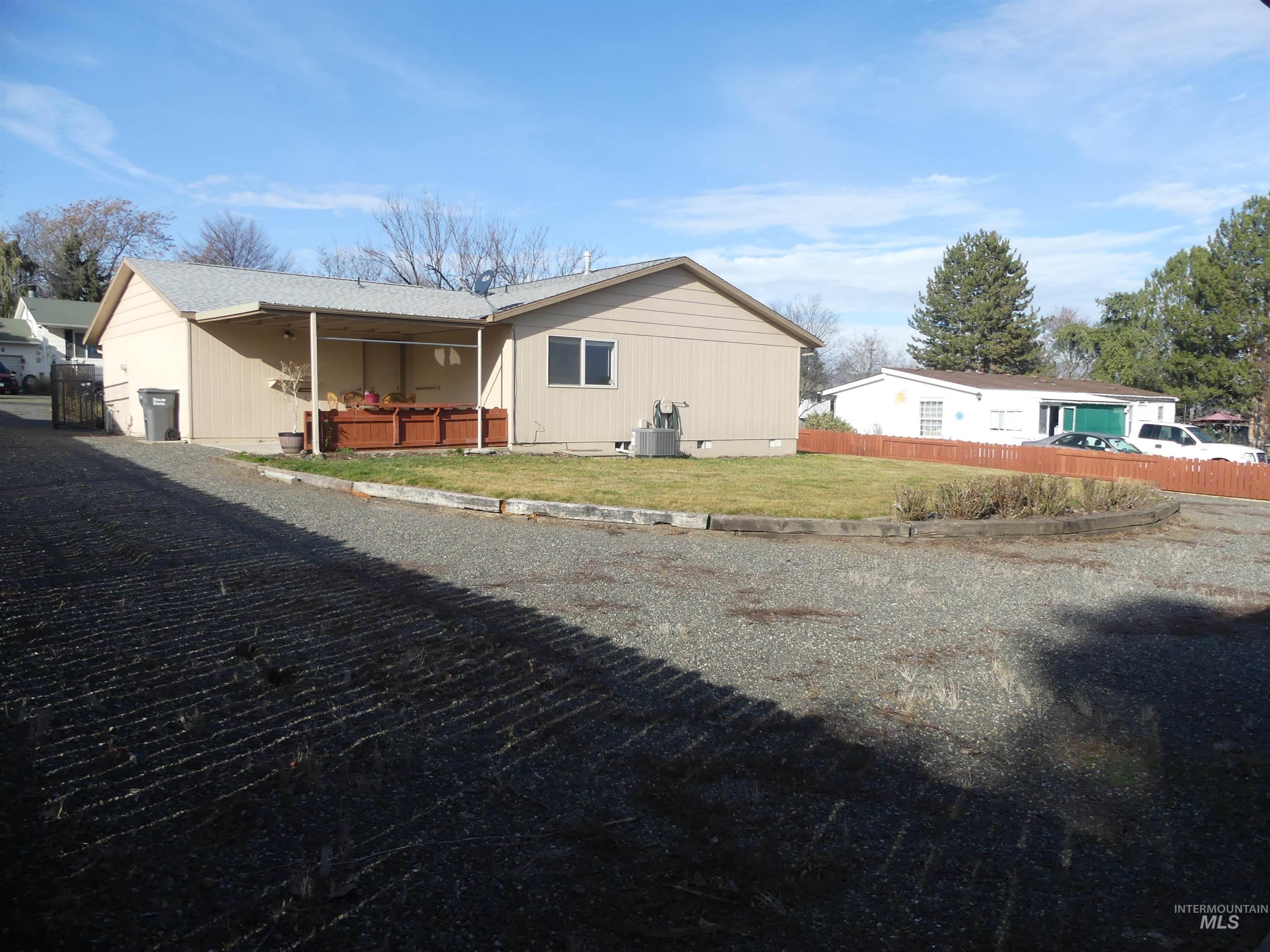 2733 Rainier St, Clarkston, Washington 99403, 2 Bedrooms, 2 Bathrooms, Residential For Sale, Price $350,000,MLS 98969970