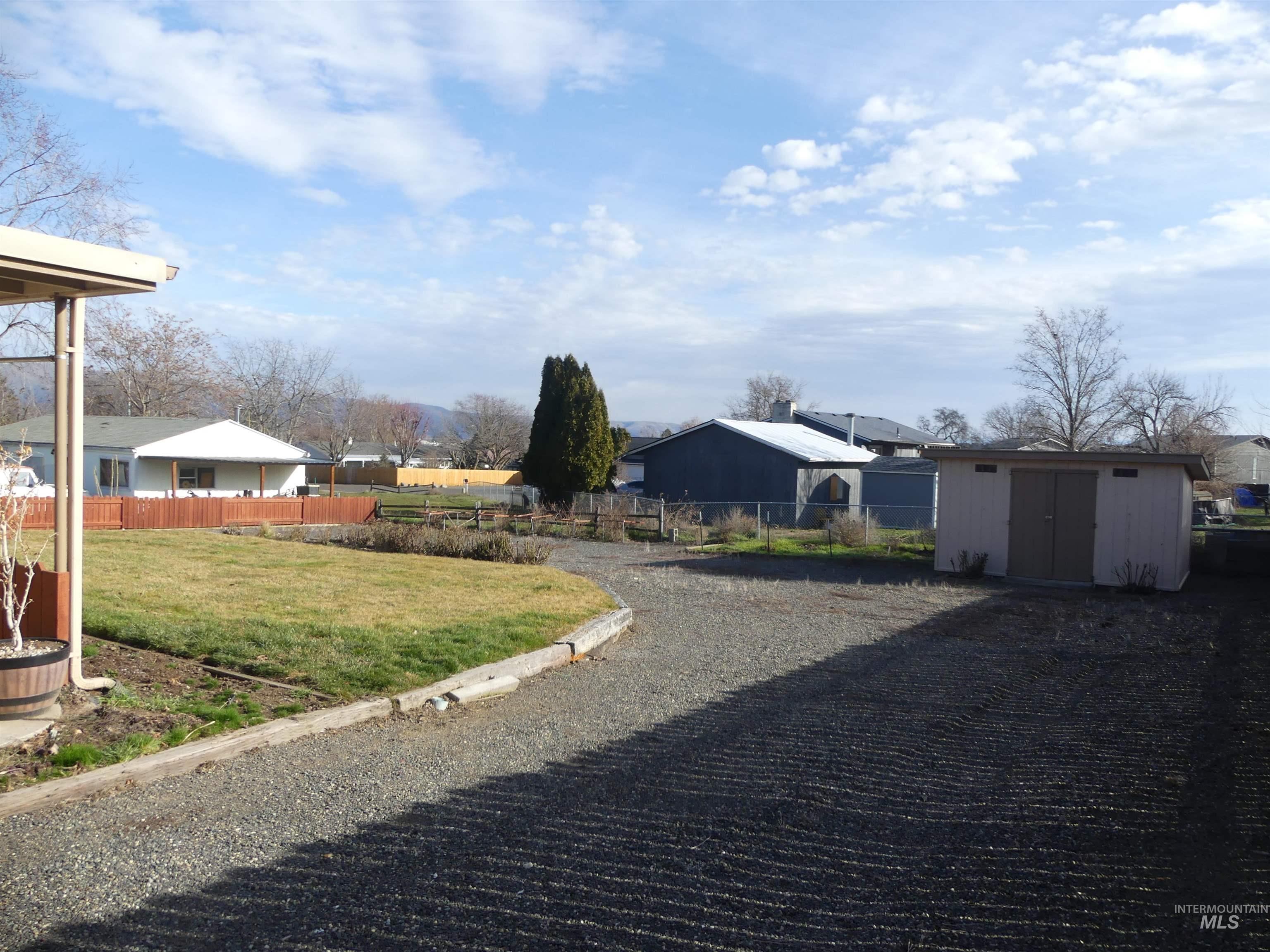 2733 Rainier St, Clarkston, Washington 99403, 2 Bedrooms, 2 Bathrooms, Residential For Sale, Price $350,000,MLS 98969970