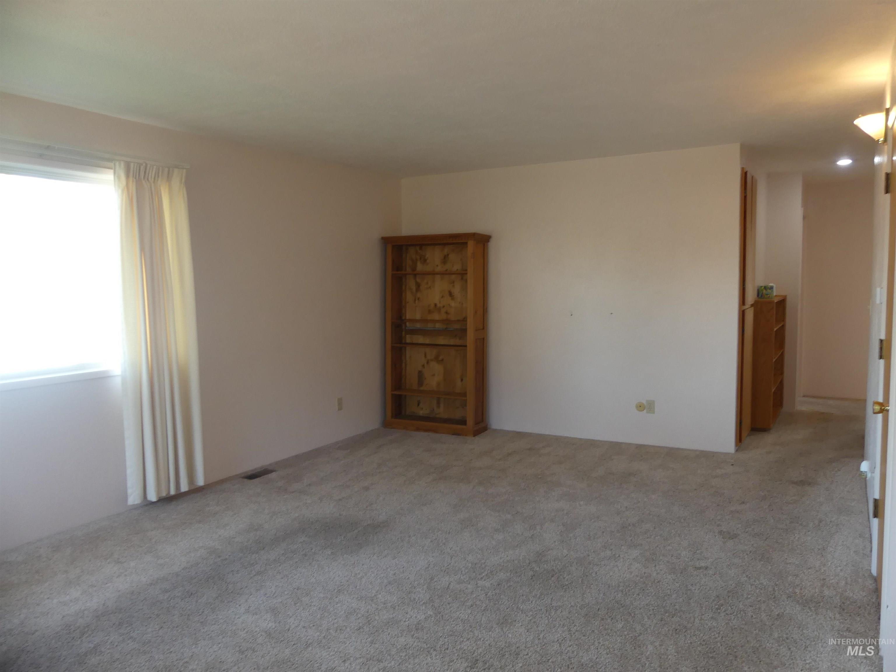 2733 Rainier St, Clarkston, Washington 99403, 2 Bedrooms, 2 Bathrooms, Residential For Sale, Price $350,000,MLS 98969970