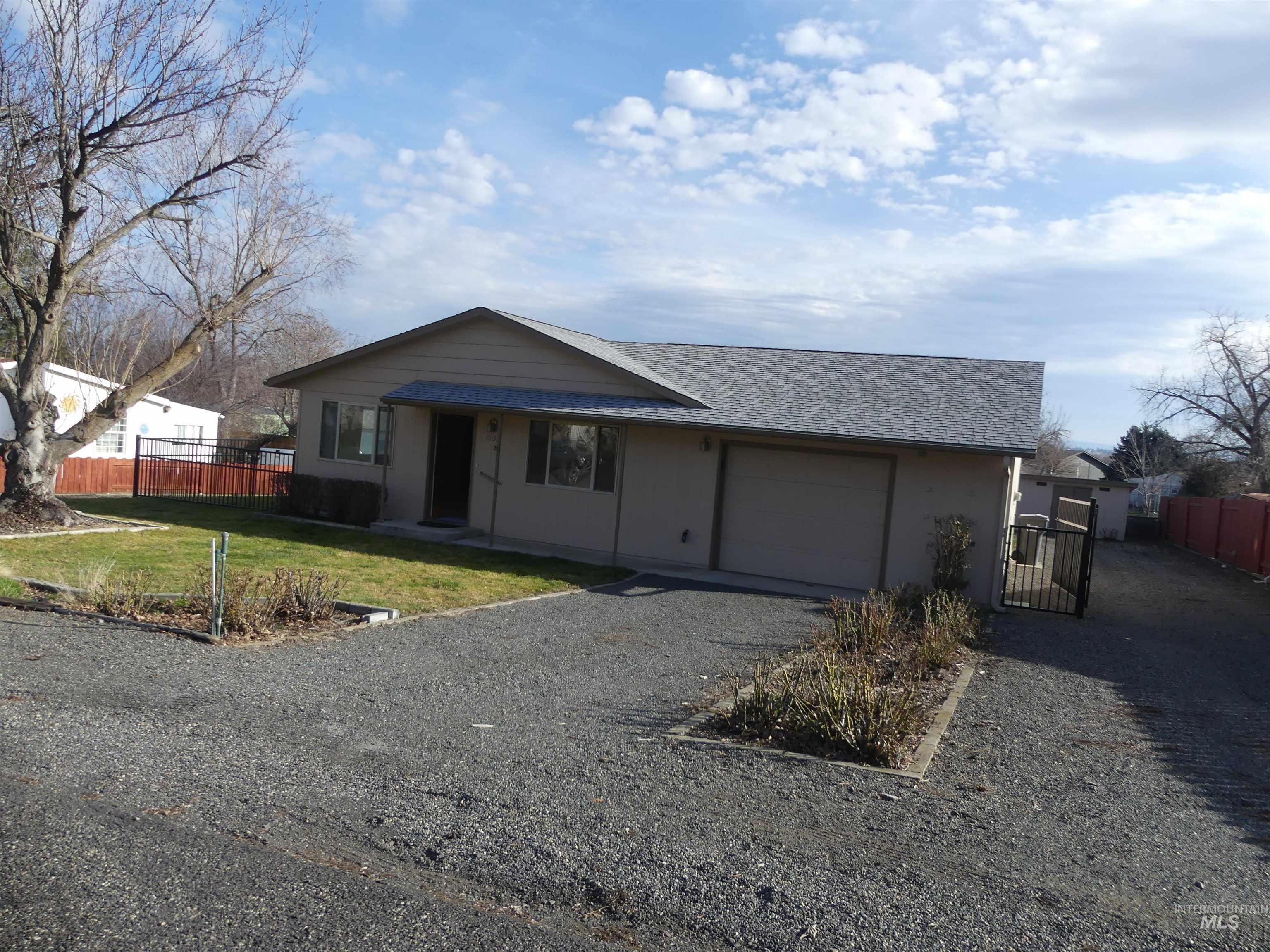 2733 Rainier St, Clarkston, Washington 99403, 2 Bedrooms, 2 Bathrooms, Residential For Sale, Price $350,000, 98969970