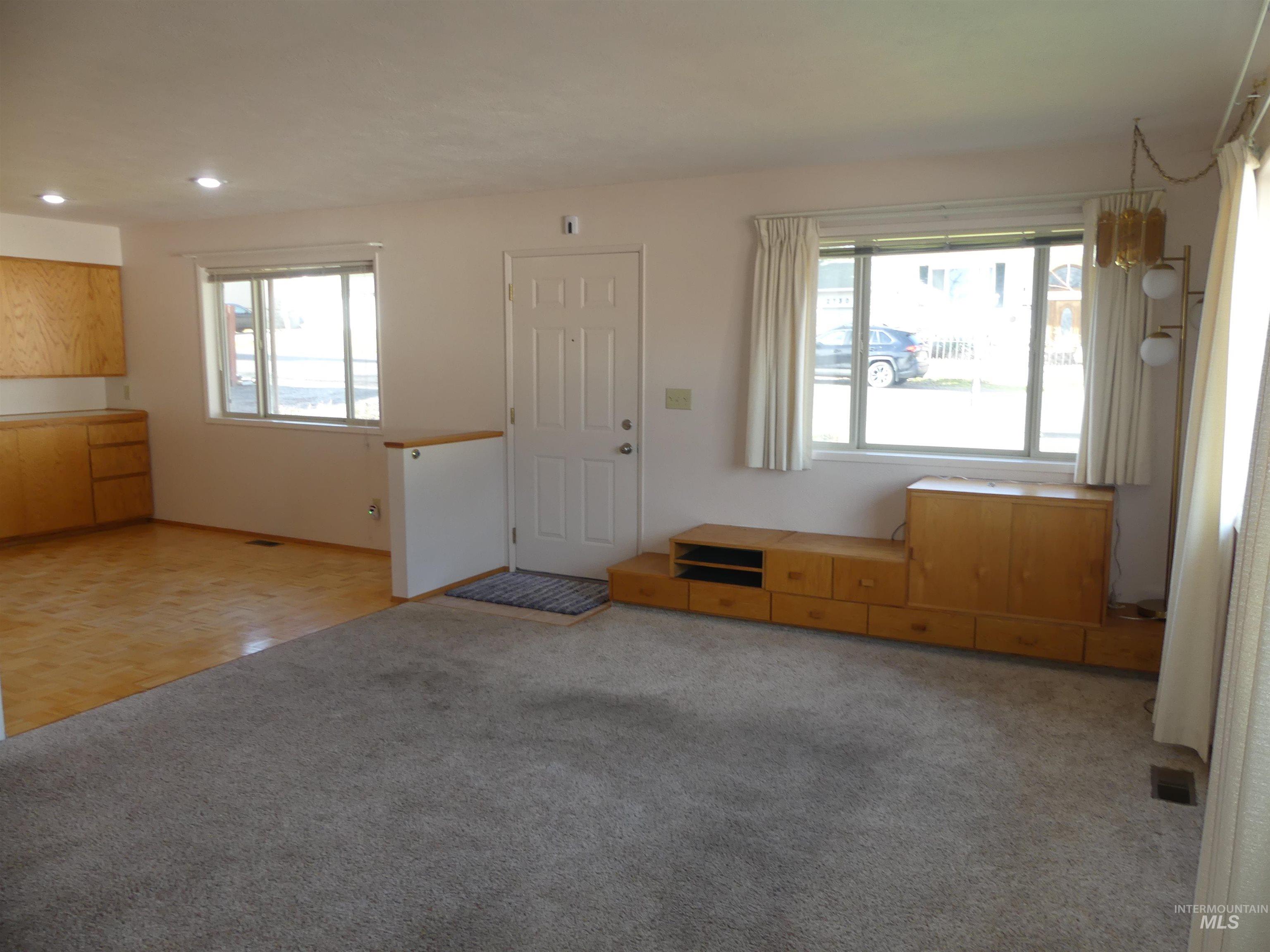 2733 Rainier St, Clarkston, Washington 99403, 2 Bedrooms, 2 Bathrooms, Residential For Sale, Price $350,000,MLS 98969970