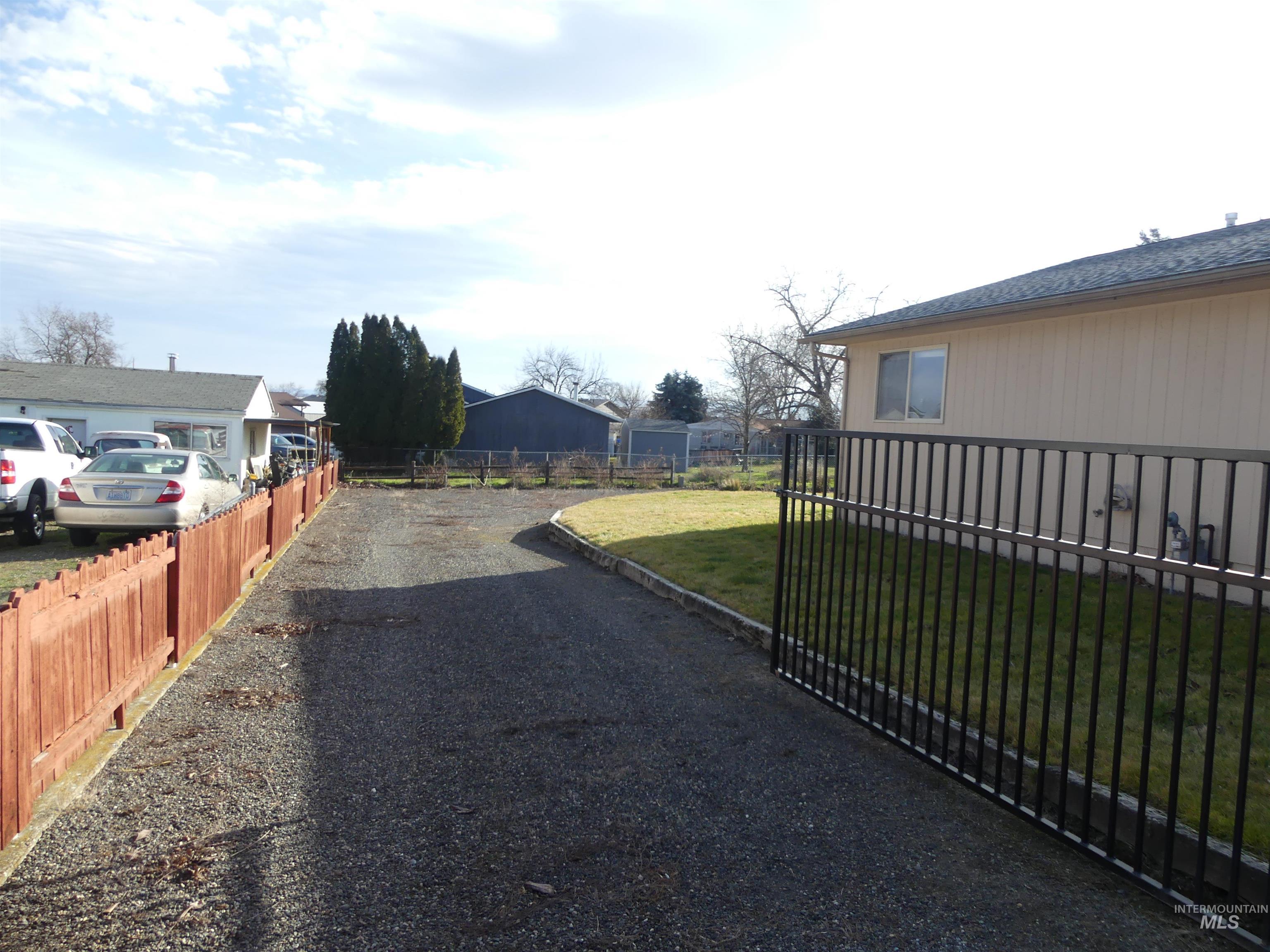 2733 Rainier St, Clarkston, Washington 99403, 2 Bedrooms, 2 Bathrooms, Residential For Sale, Price $350,000,MLS 98969970