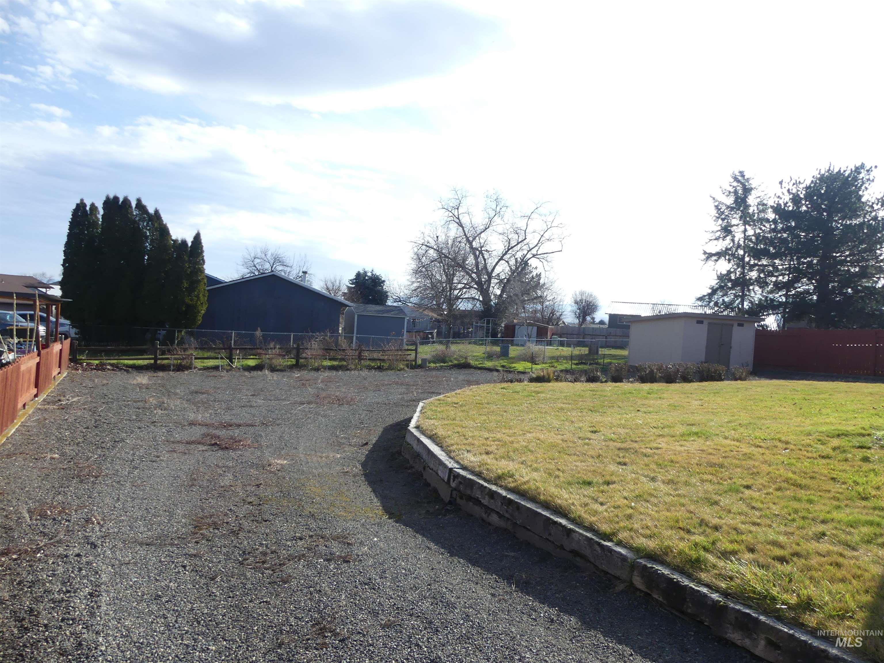 2733 Rainier St, Clarkston, Washington 99403, 2 Bedrooms, 2 Bathrooms, Residential For Sale, Price $350,000,MLS 98969970