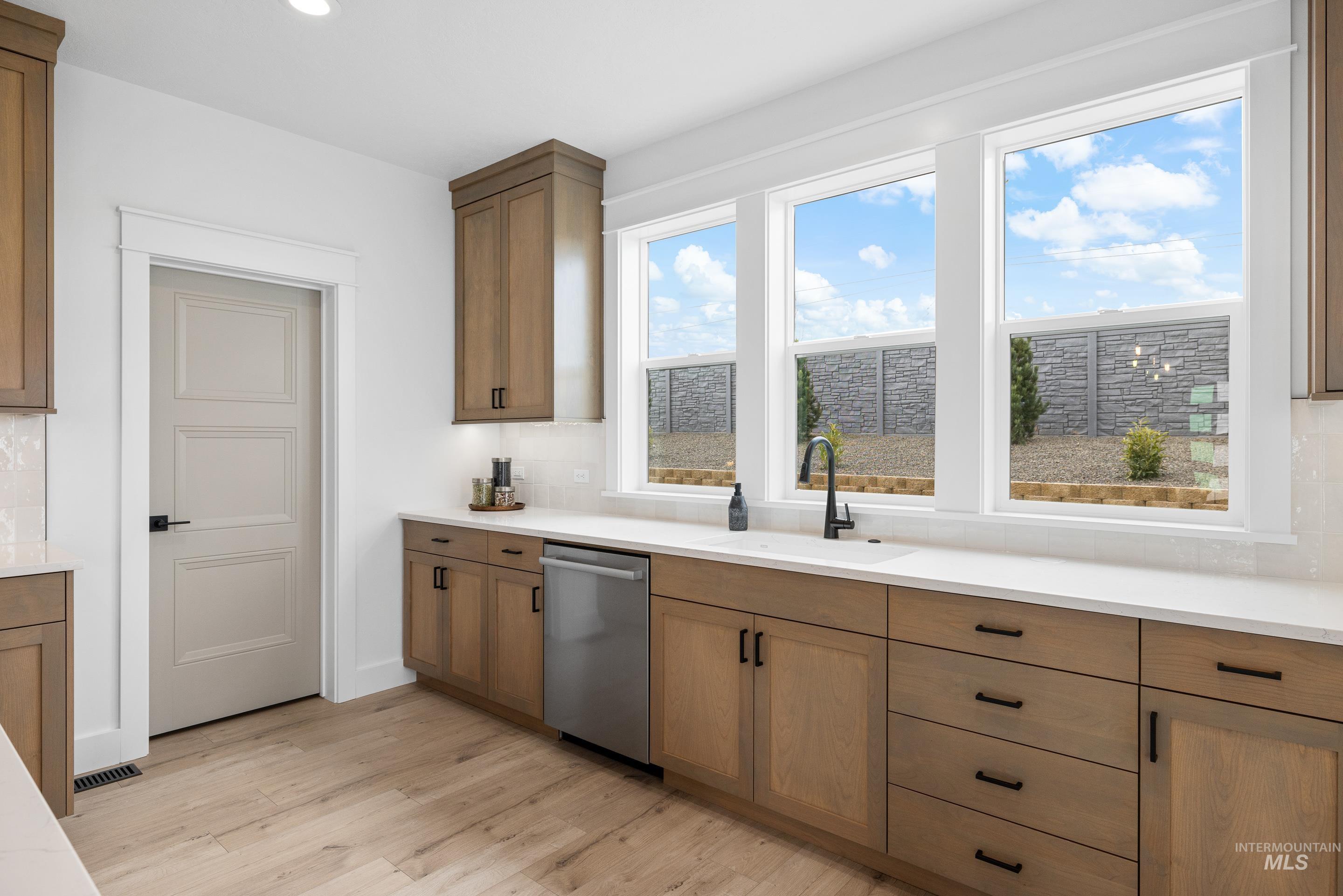 5665 S Snowden Ave., Meridian, Idaho 83642, 4 Bedrooms, 3.5 Bathrooms, Residential For Sale, Price $799,900, 98969974