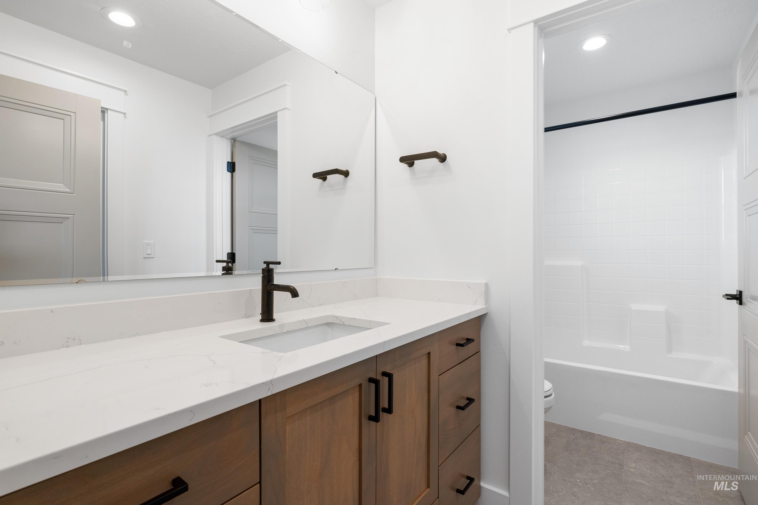 5665 S Snowden Ave., Meridian, Idaho 83642, 4 Bedrooms, 3.5 Bathrooms, Residential For Sale, Price $799,900, 98969974