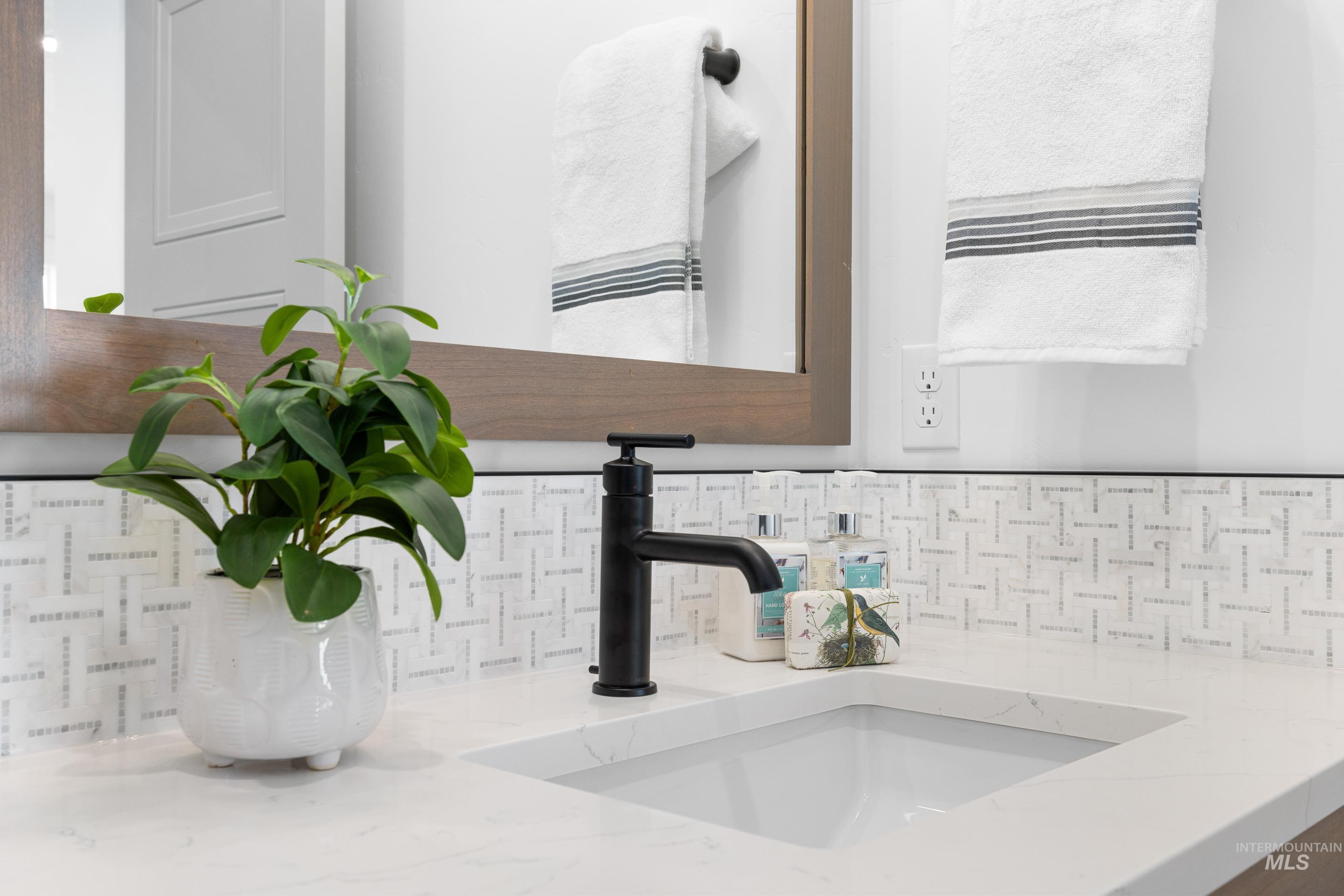 5665 S Snowden Ave., Meridian, Idaho 83642, 4 Bedrooms, 3.5 Bathrooms, Residential For Sale, Price $799,900, 98969974