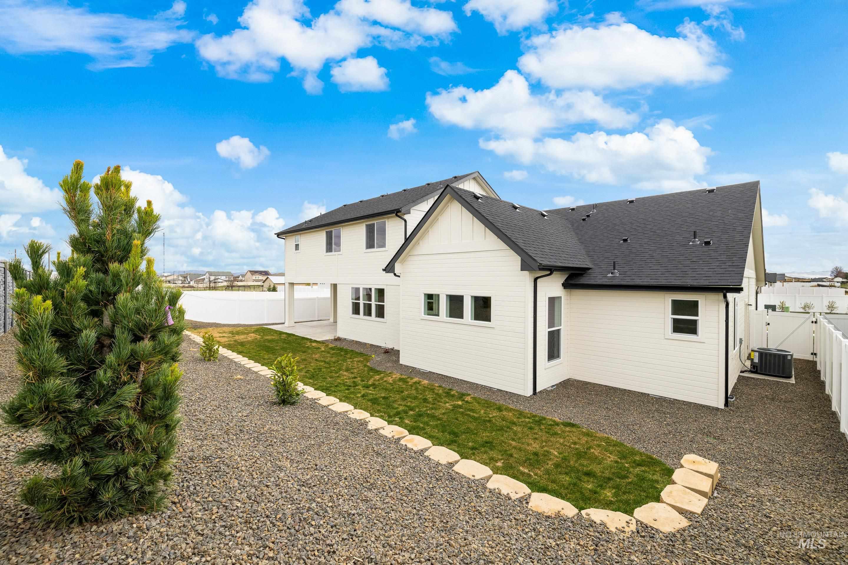 5665 S Snowden Ave., Meridian, Idaho 83642, 4 Bedrooms, 3.5 Bathrooms, Residential For Sale, Price $799,900, 98969974