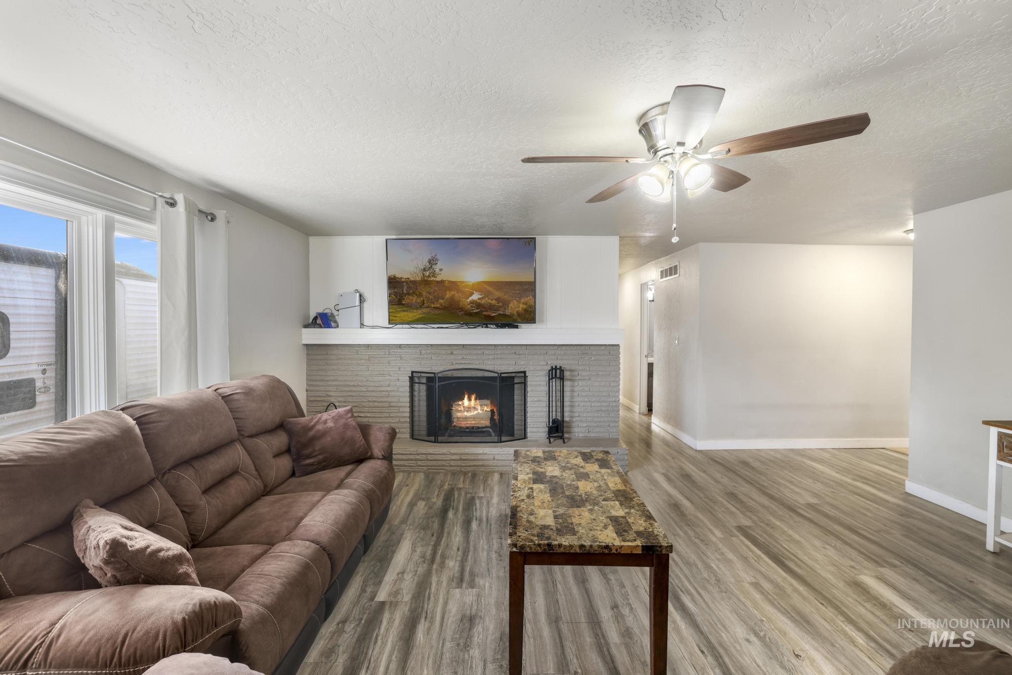 1705 Maplewood Dr, Twin Falls, Idaho 83301, 5 Bedrooms, 3 Bathrooms, Residential For Sale, Price $360,000,MLS 98969975