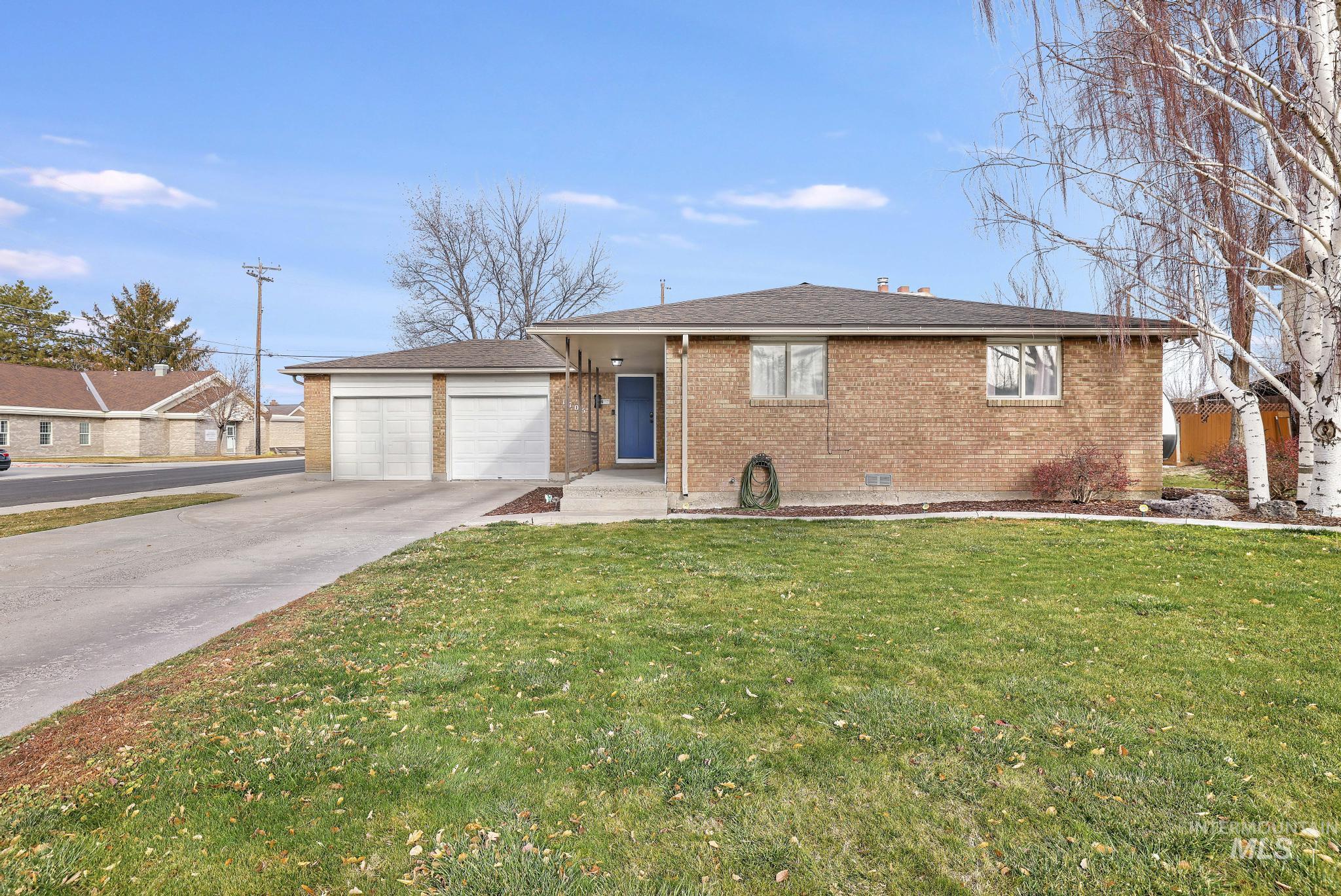 1705 Maplewood Dr, Twin Falls, Idaho 83301, 5 Bedrooms, 3 Bathrooms, Residential For Sale, Price $360,000,MLS 98969975