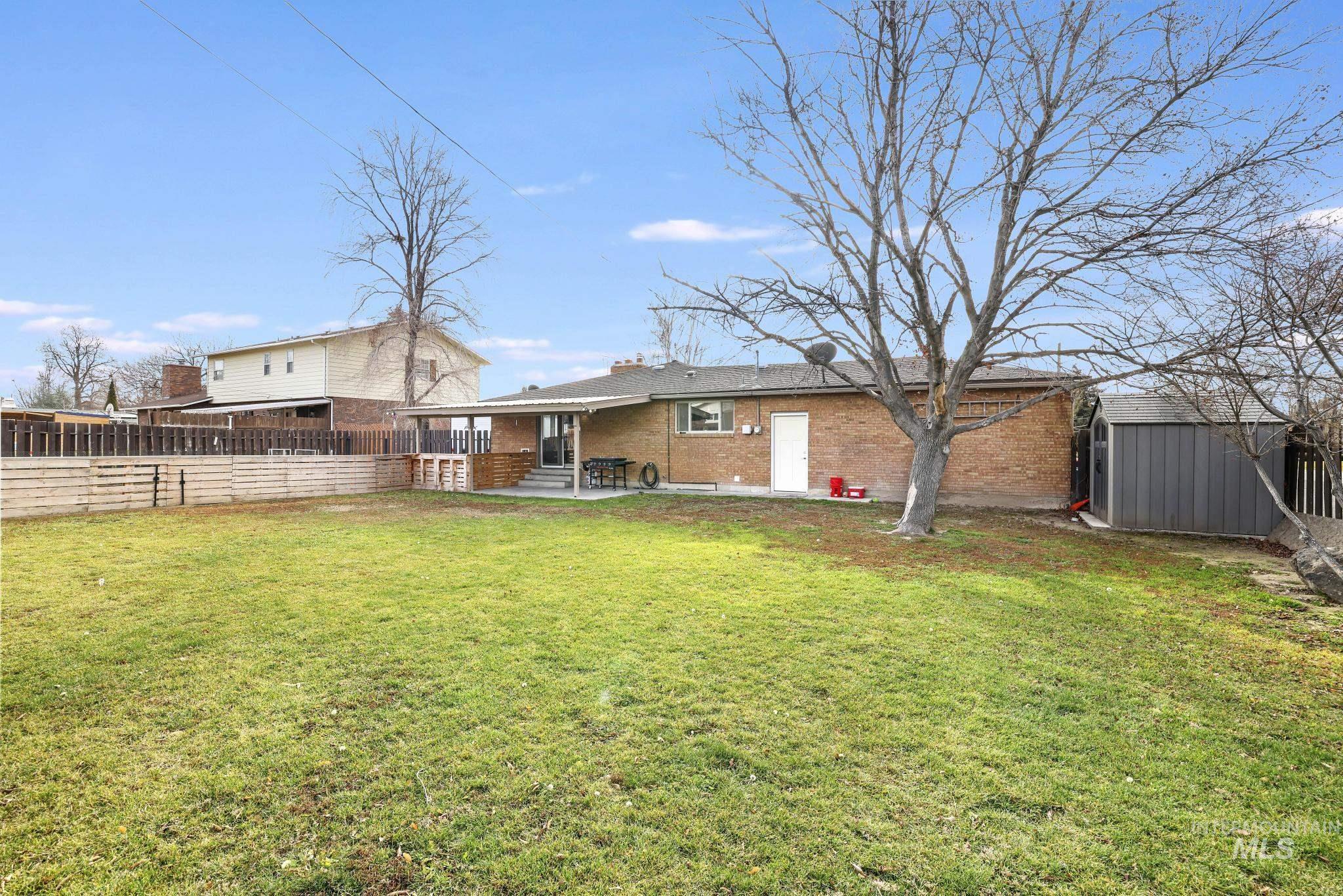 1705 Maplewood Dr, Twin Falls, Idaho 83301, 5 Bedrooms, 3 Bathrooms, Residential For Sale, Price $360,000,MLS 98969975